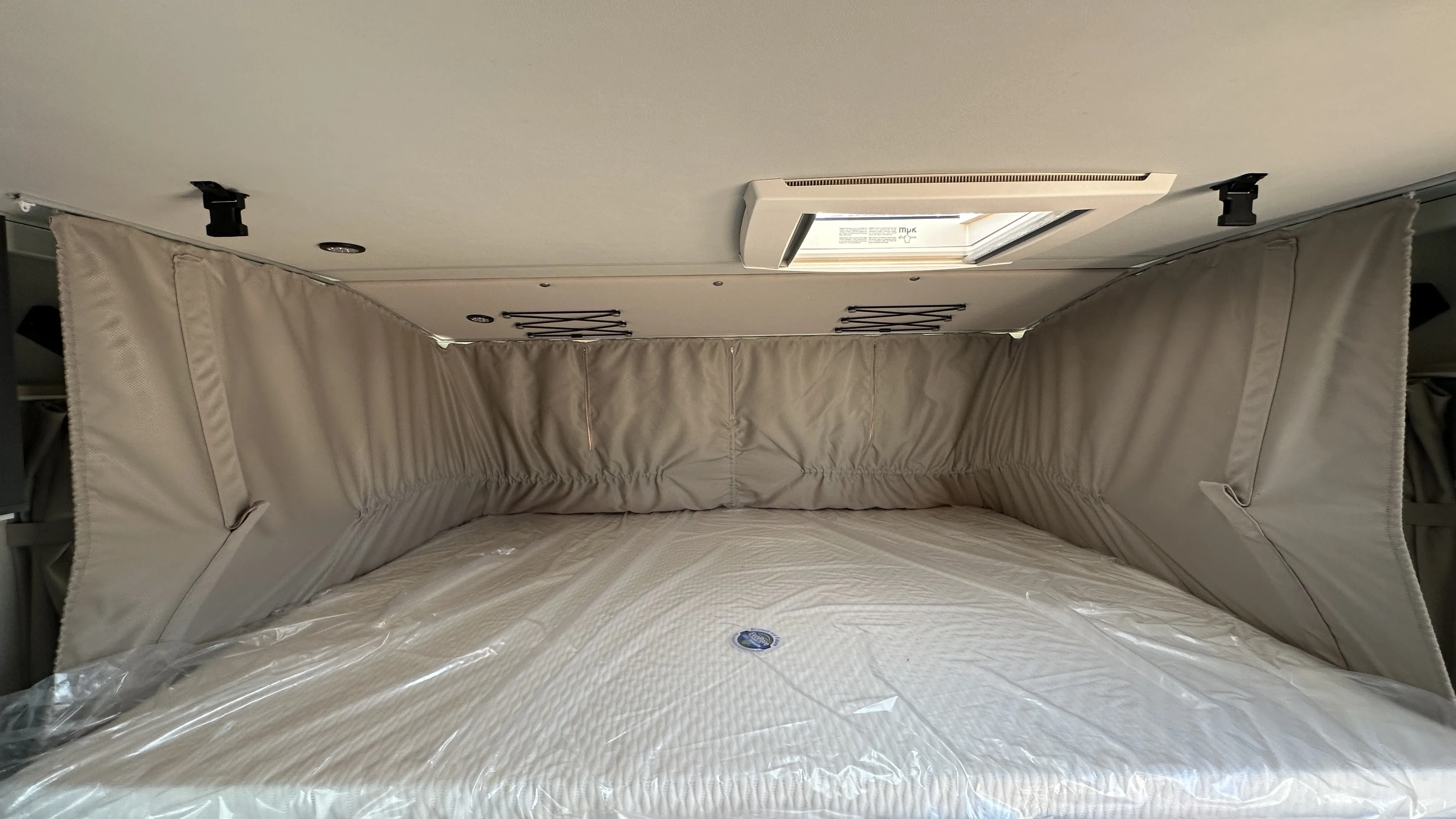Knaus Live I 650 MEG 5220 (14).JPG