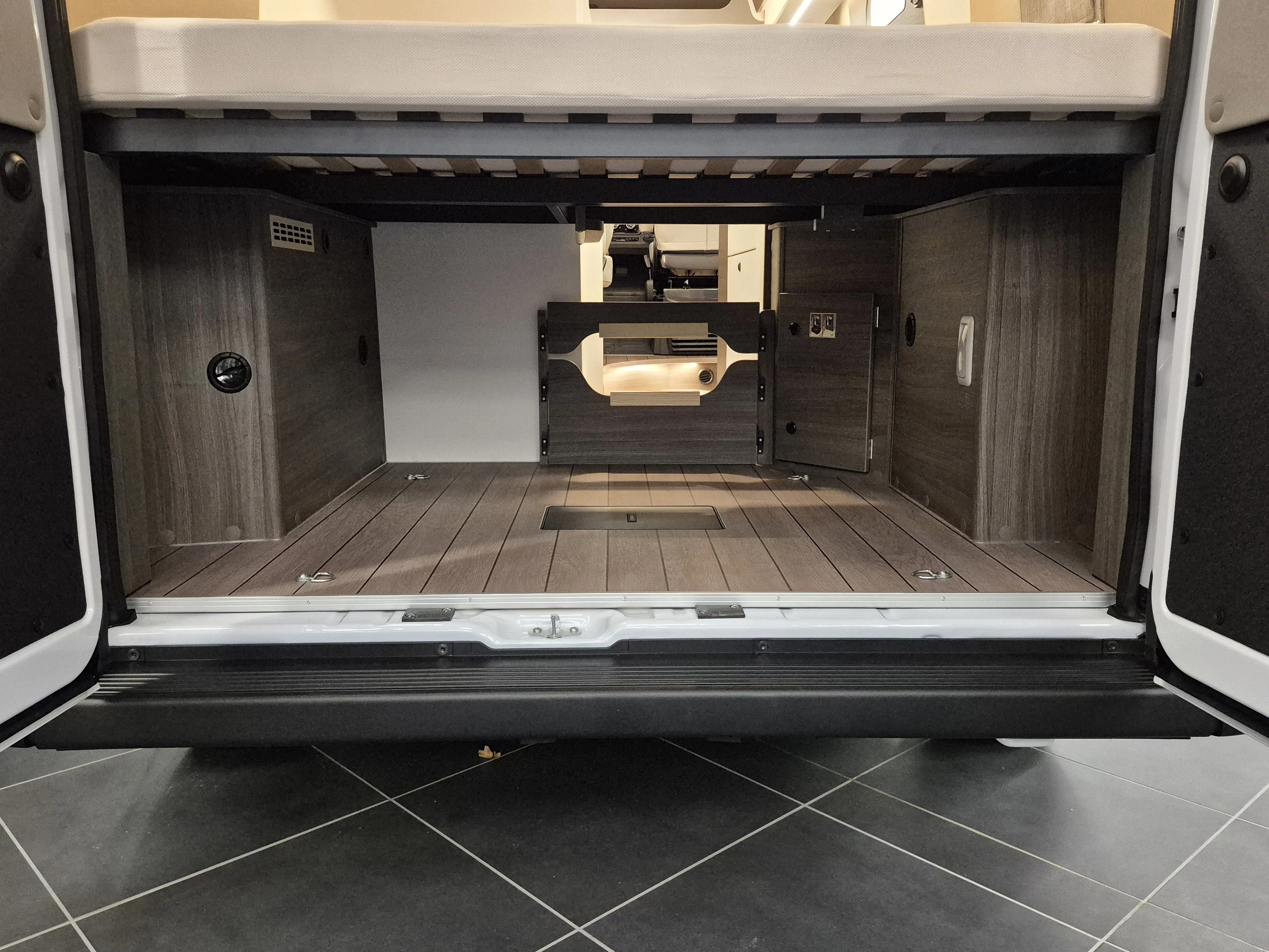 44321956.jpg