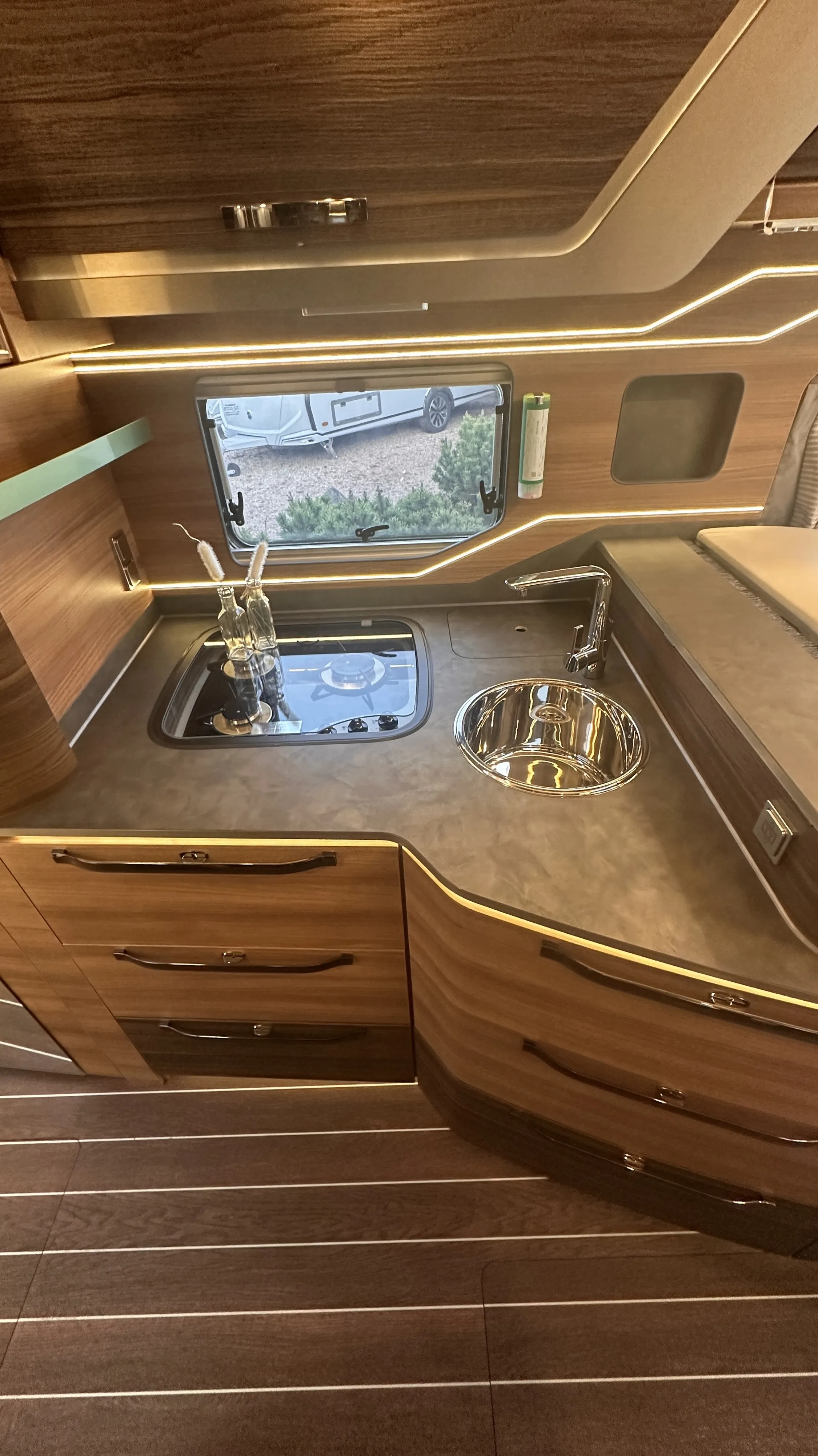 Knaus Sun I 900 LEG 4743 (22).JPG