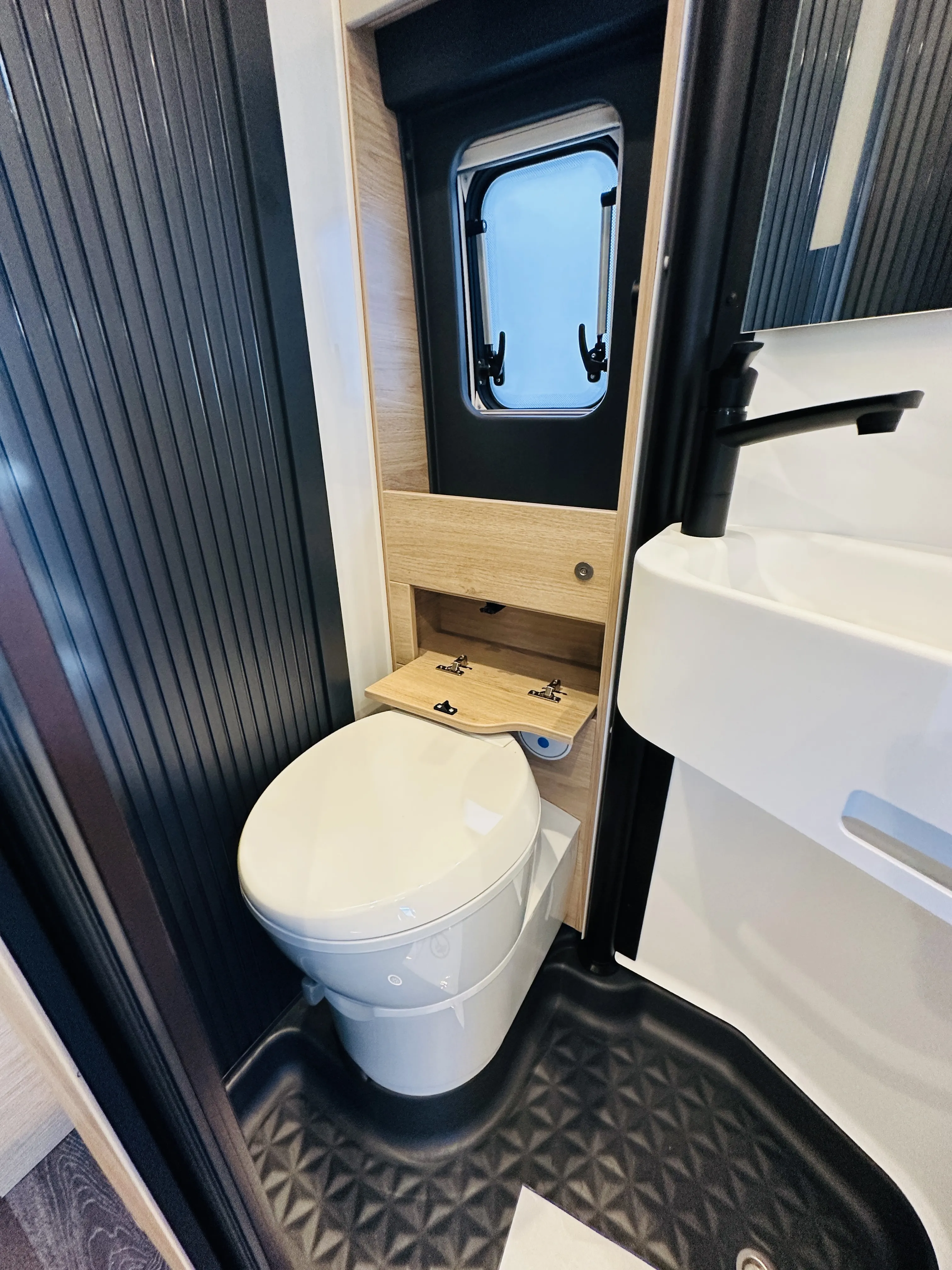 Knaus boxTime 630 MX 5235 (29).JPG