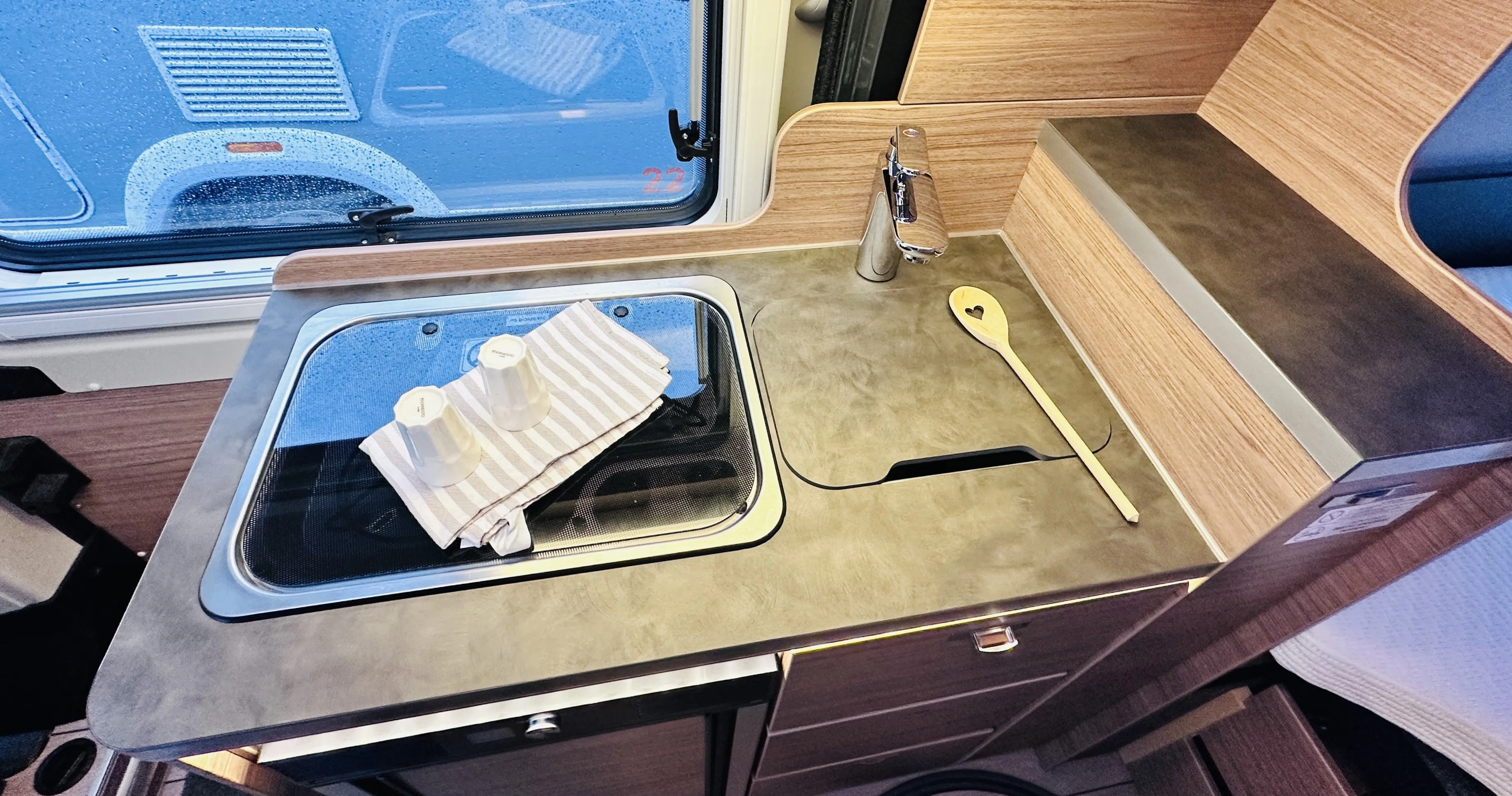 Knaus Box Live 600 ME   4982  ( (8).JPG