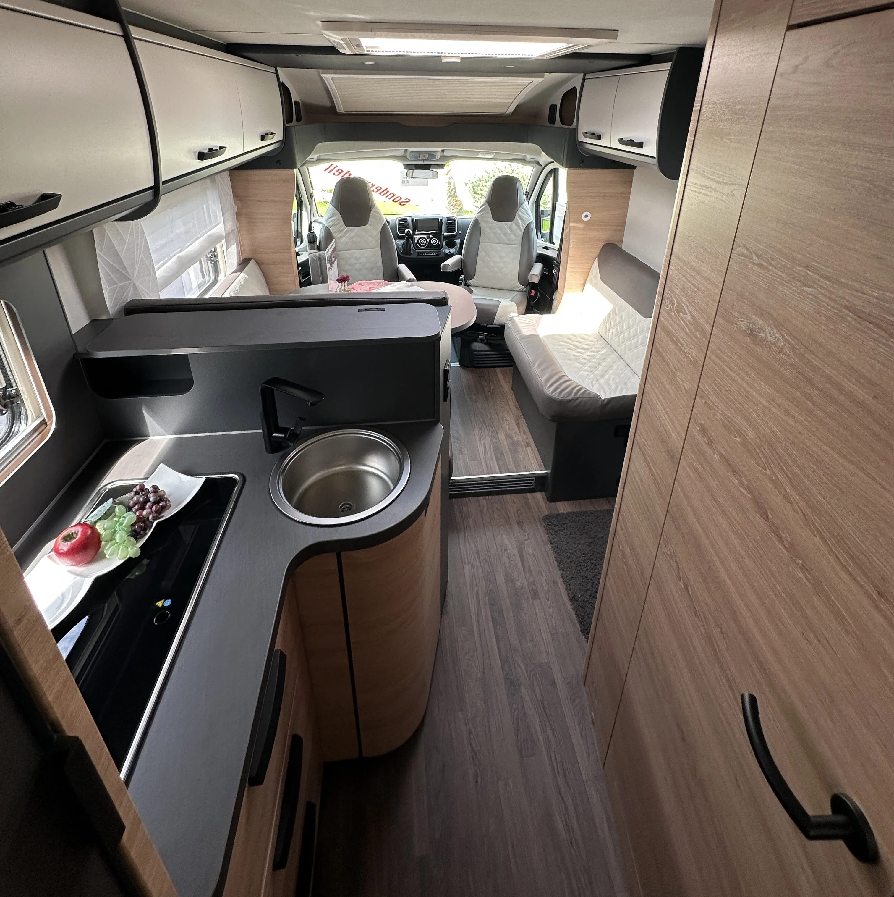 Knaus Live Ti 700 Sondermodell 25 Years  (4).JPG