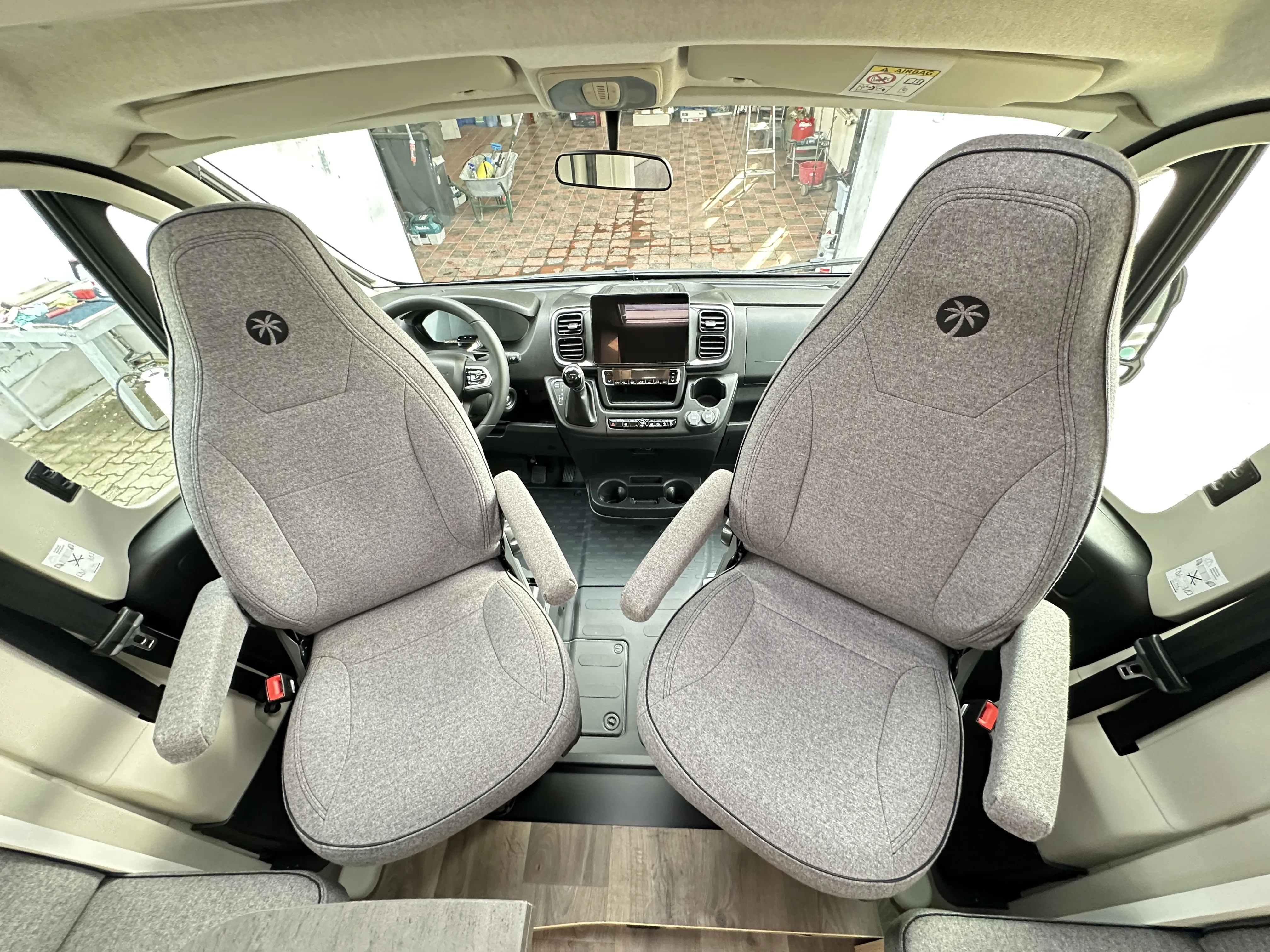 Sunlight T68 C 5031 (25).JPG