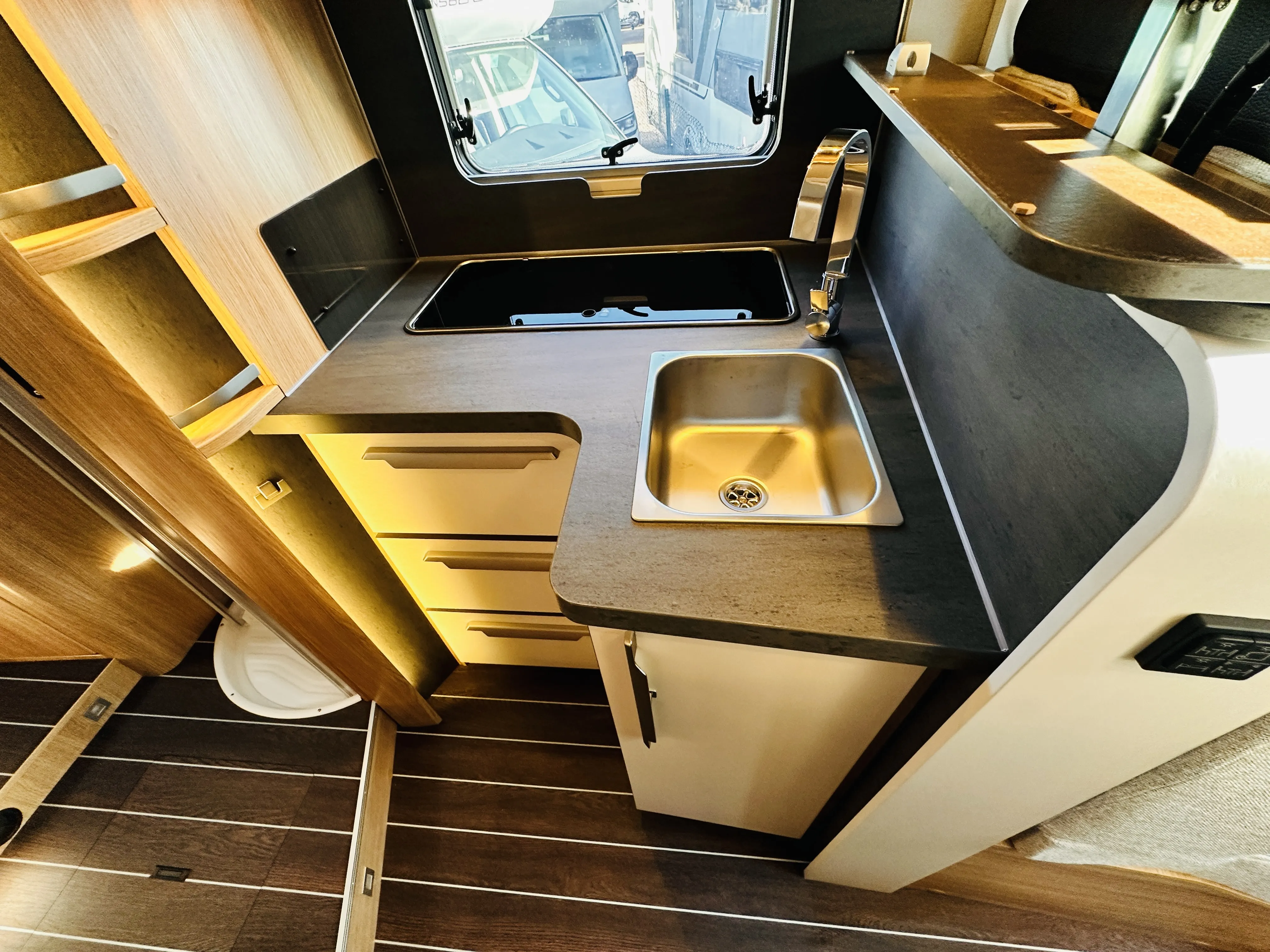 Knaus Sky Ti 700 MEG 4985  IC ( (10).43821257.JPG