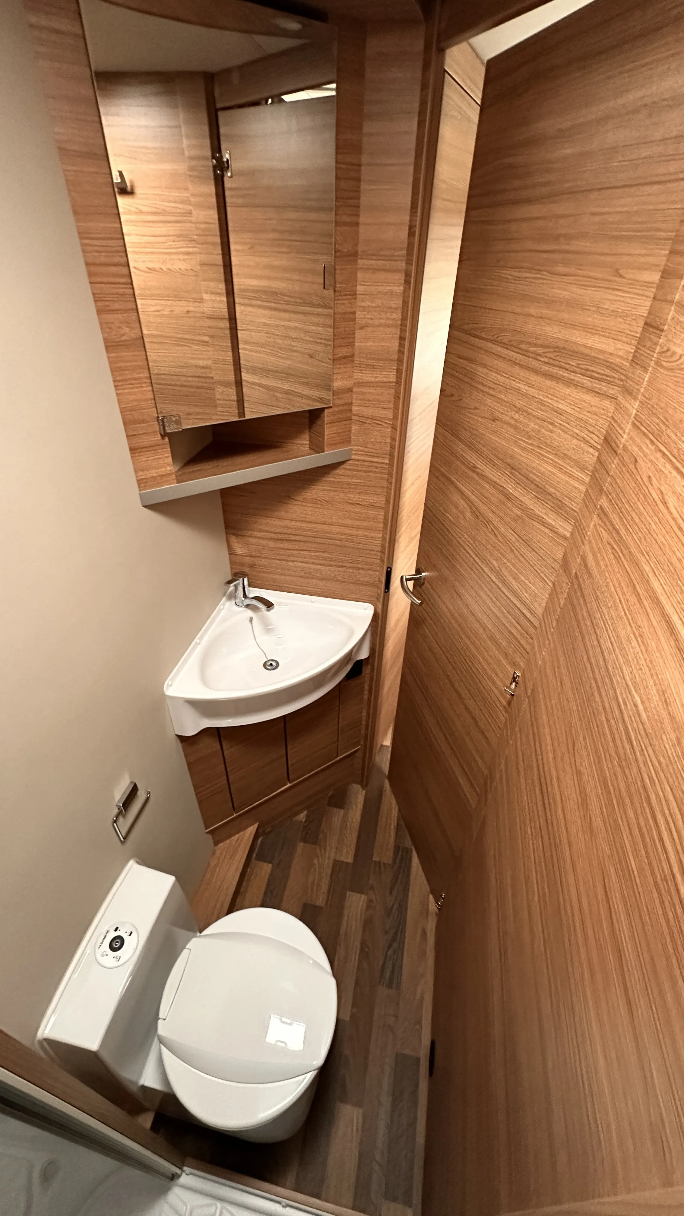 WB CaraSuite 650 MF 4946 (21).JPG