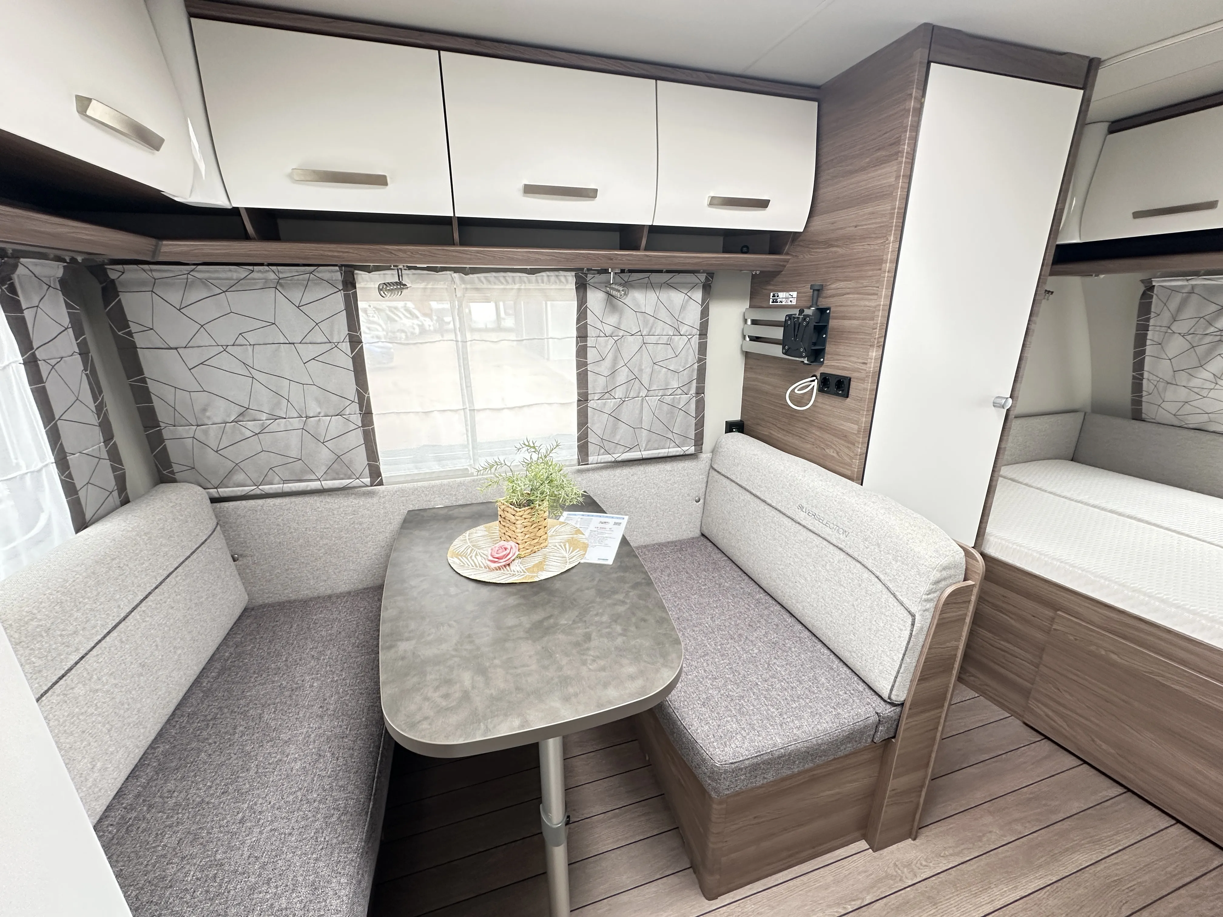 Knaus sport 400 QD 5082 (17).JPG