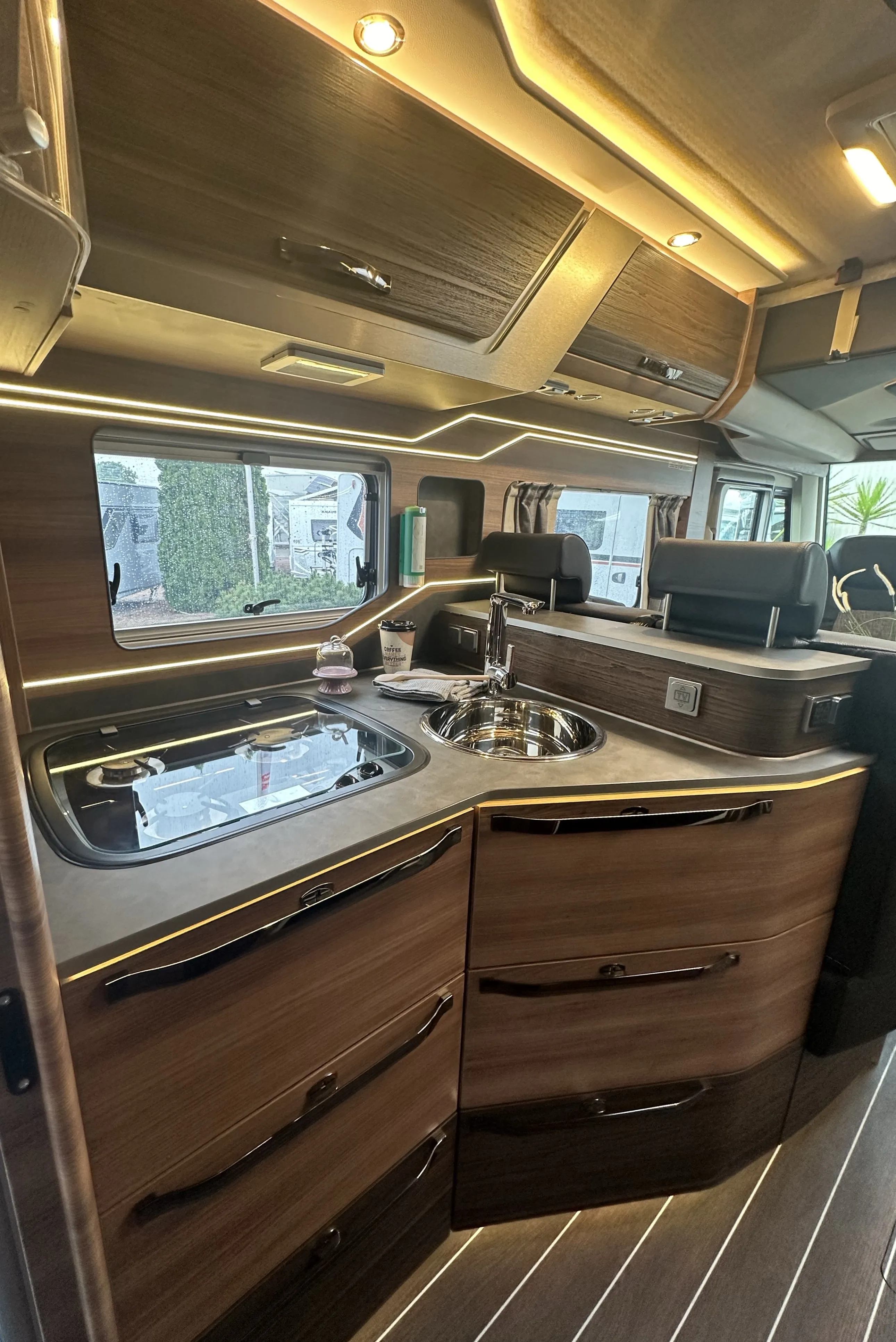 Knaus Sun I 700 LEG (16).JPG 4691.37938179.JPG