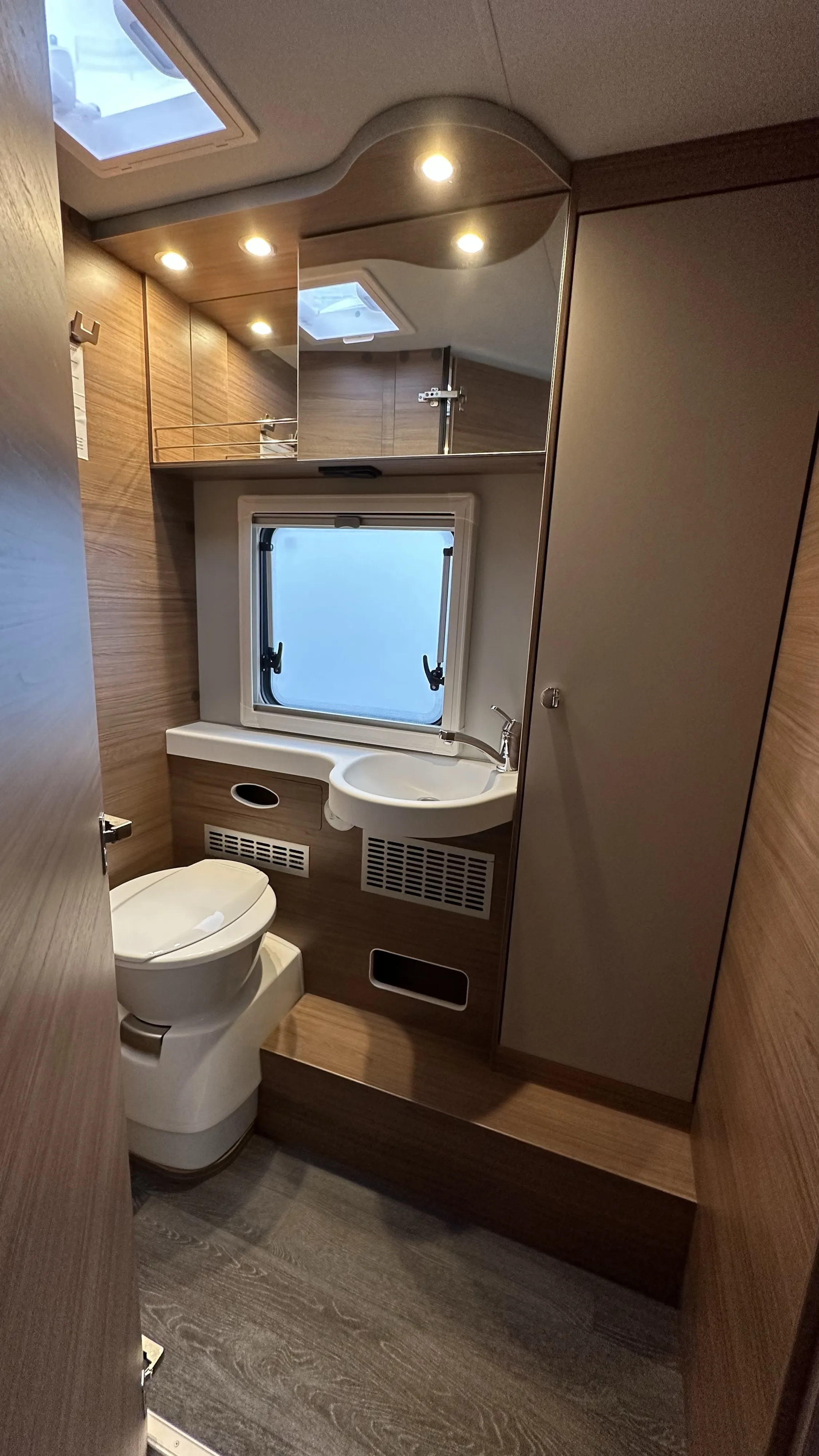 Knaus Live I 900 LEG 4126 (23).36488758.JPG