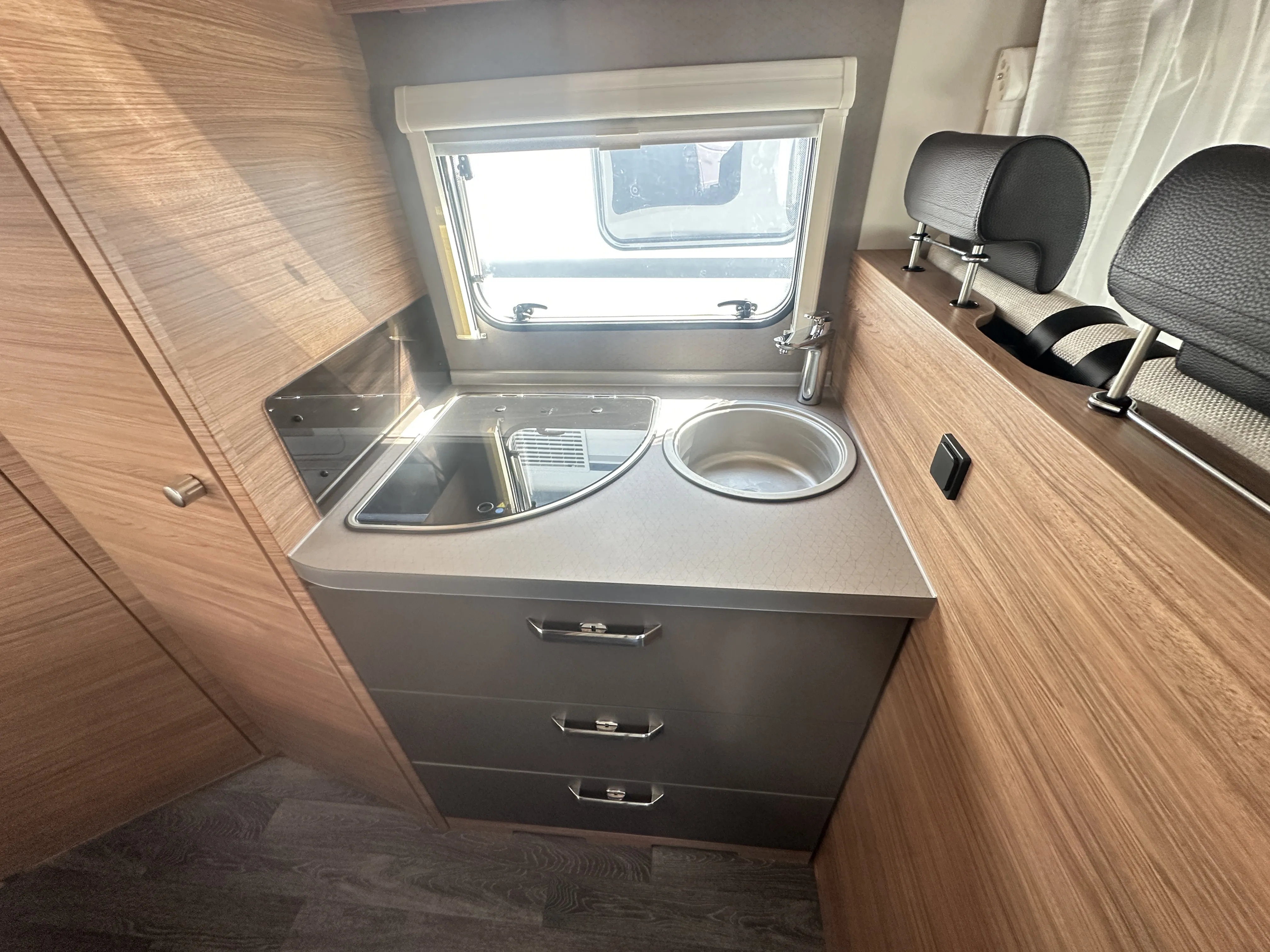 WB CaraSuite 650 MF 5250 (18).JPG