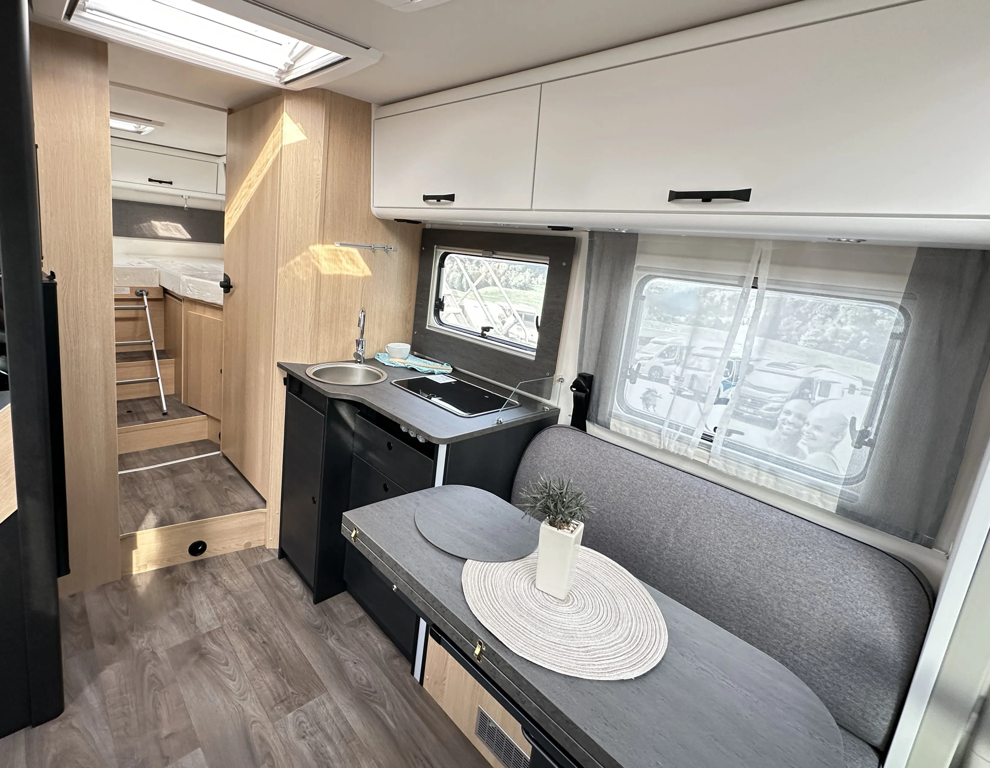 Sunlight T68 C 5031 (26).JPG