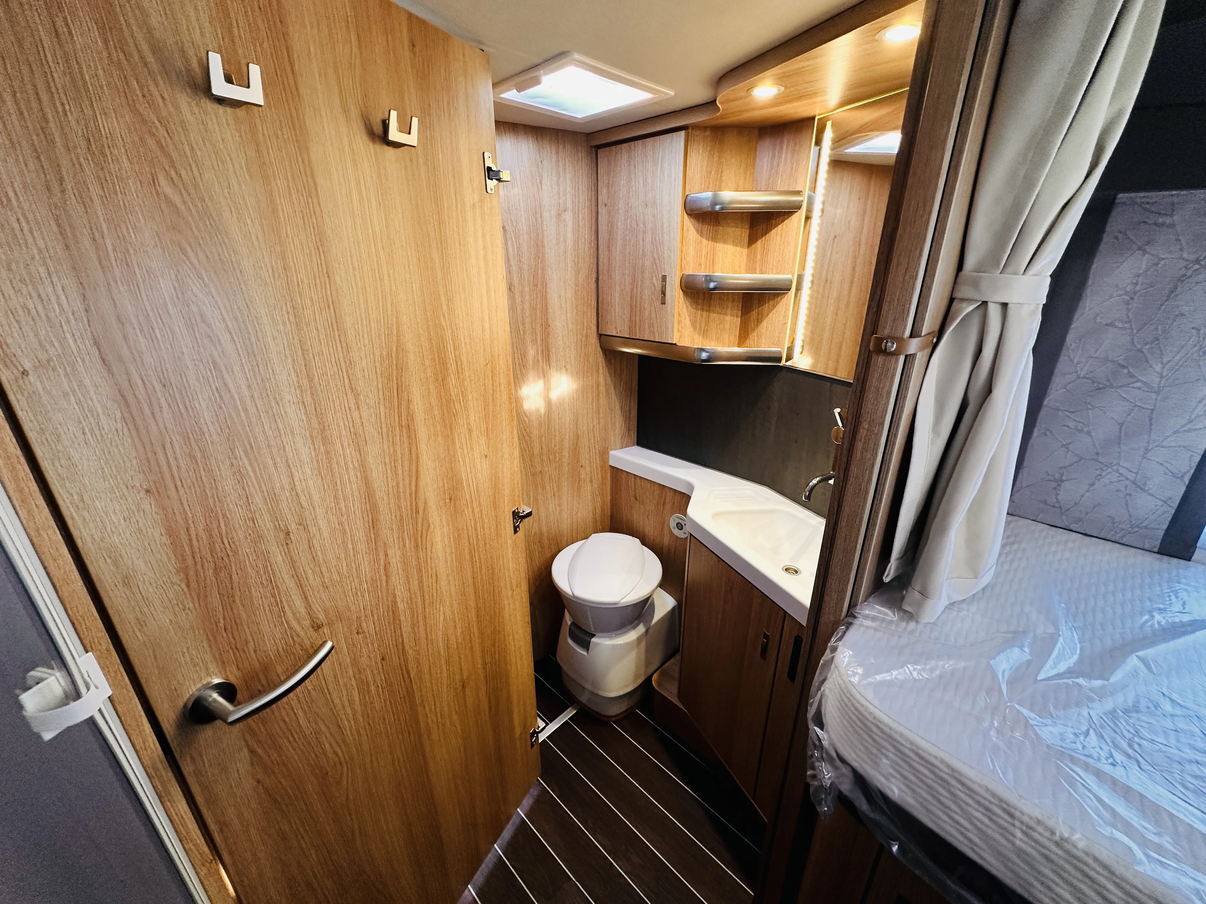 Knaus Sky Ti 700 MEG 4985  IC ( (14).43821253.JPG