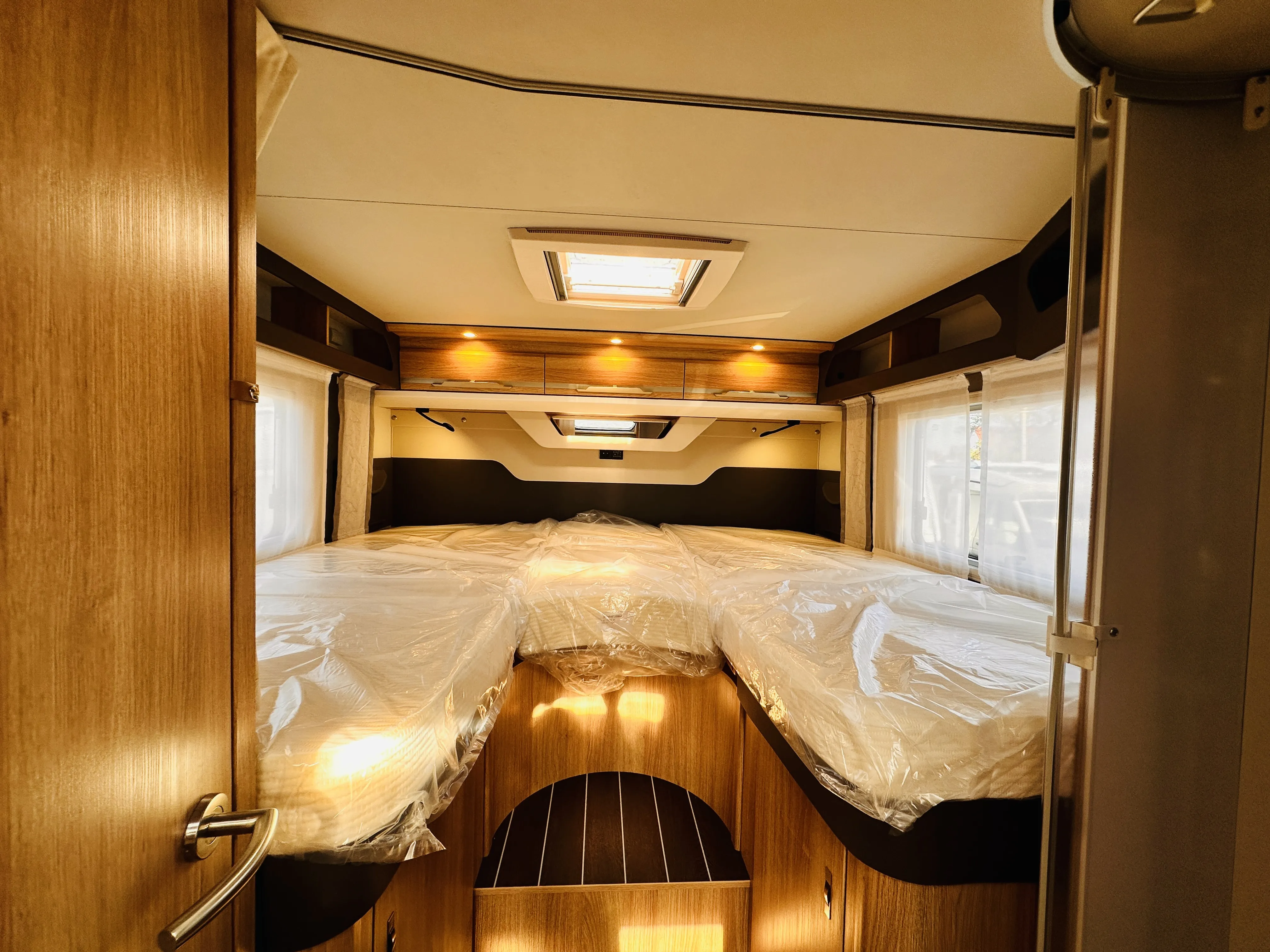 Knaus Sky Ti 700 MEG 4985  IC ( (3).43821269.JPG