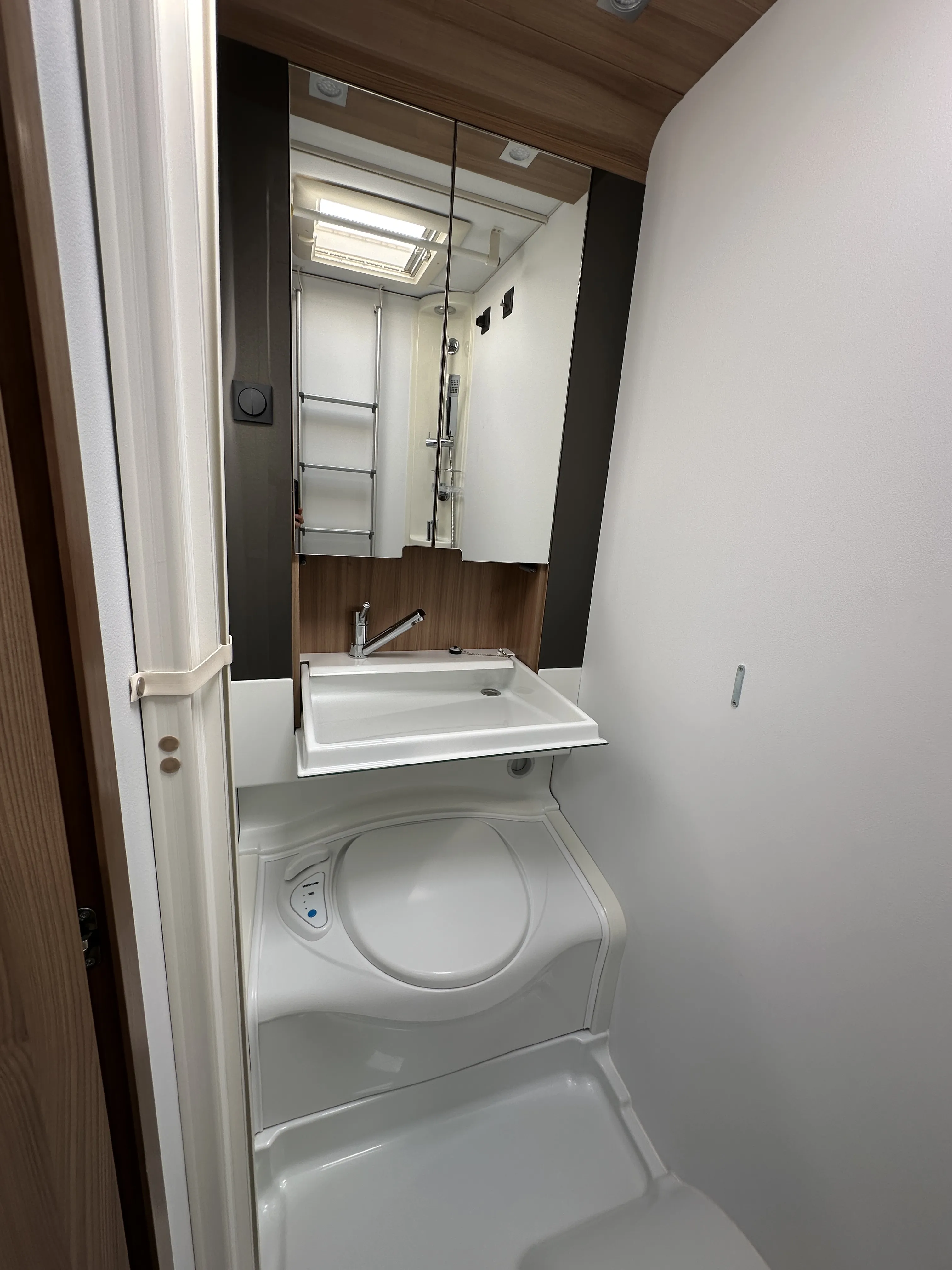 Adria Matrix 590   - 5111 (24)7.webp