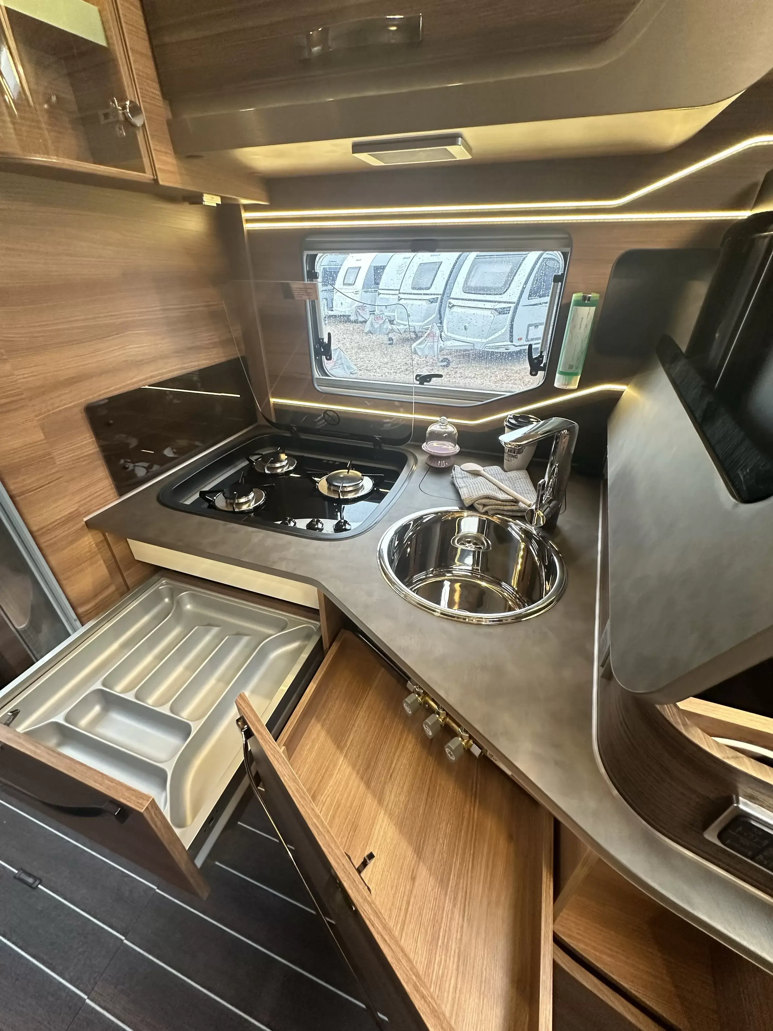 Knaus Sun I 700 LEG (7).JPG 4691.379382012.webp