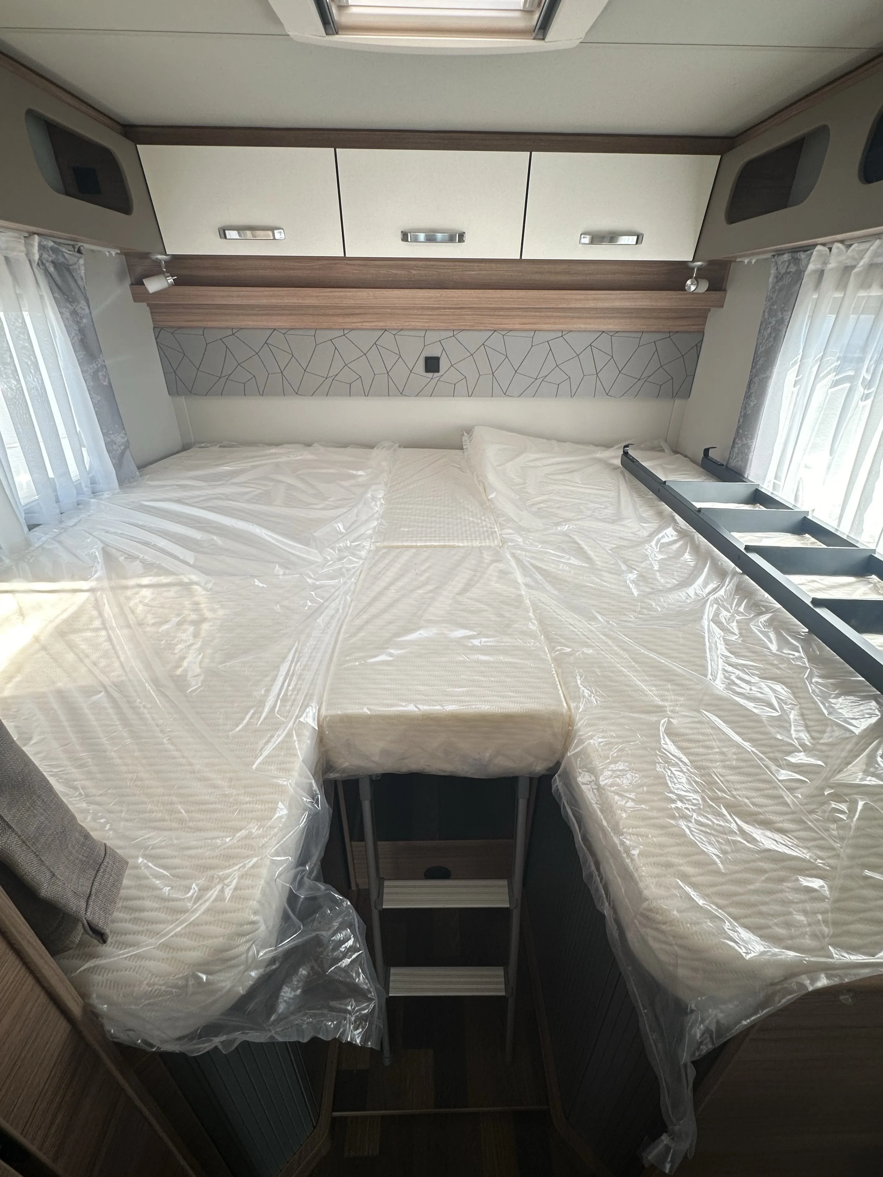 WB CaraSuite 700 MEG 4657  (9).JPG