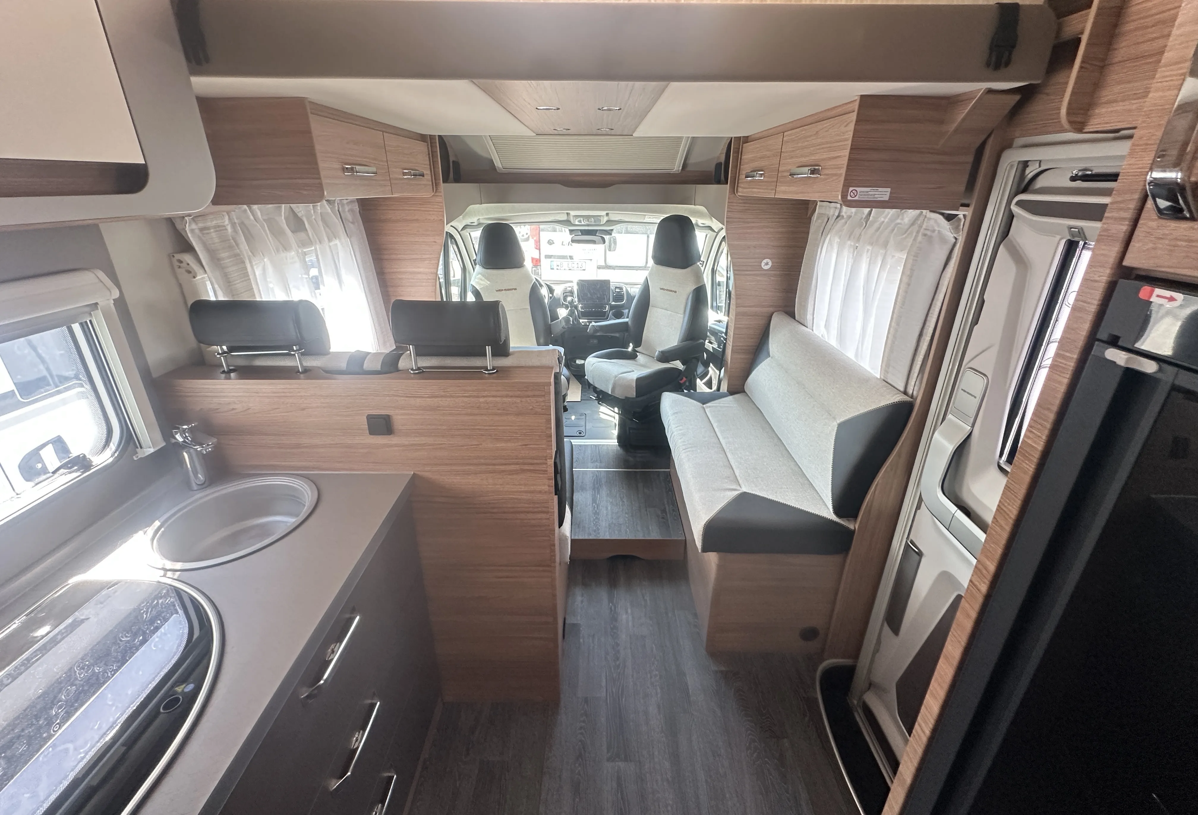 WB CaraSuite 650 MF 5250 (12).JPG