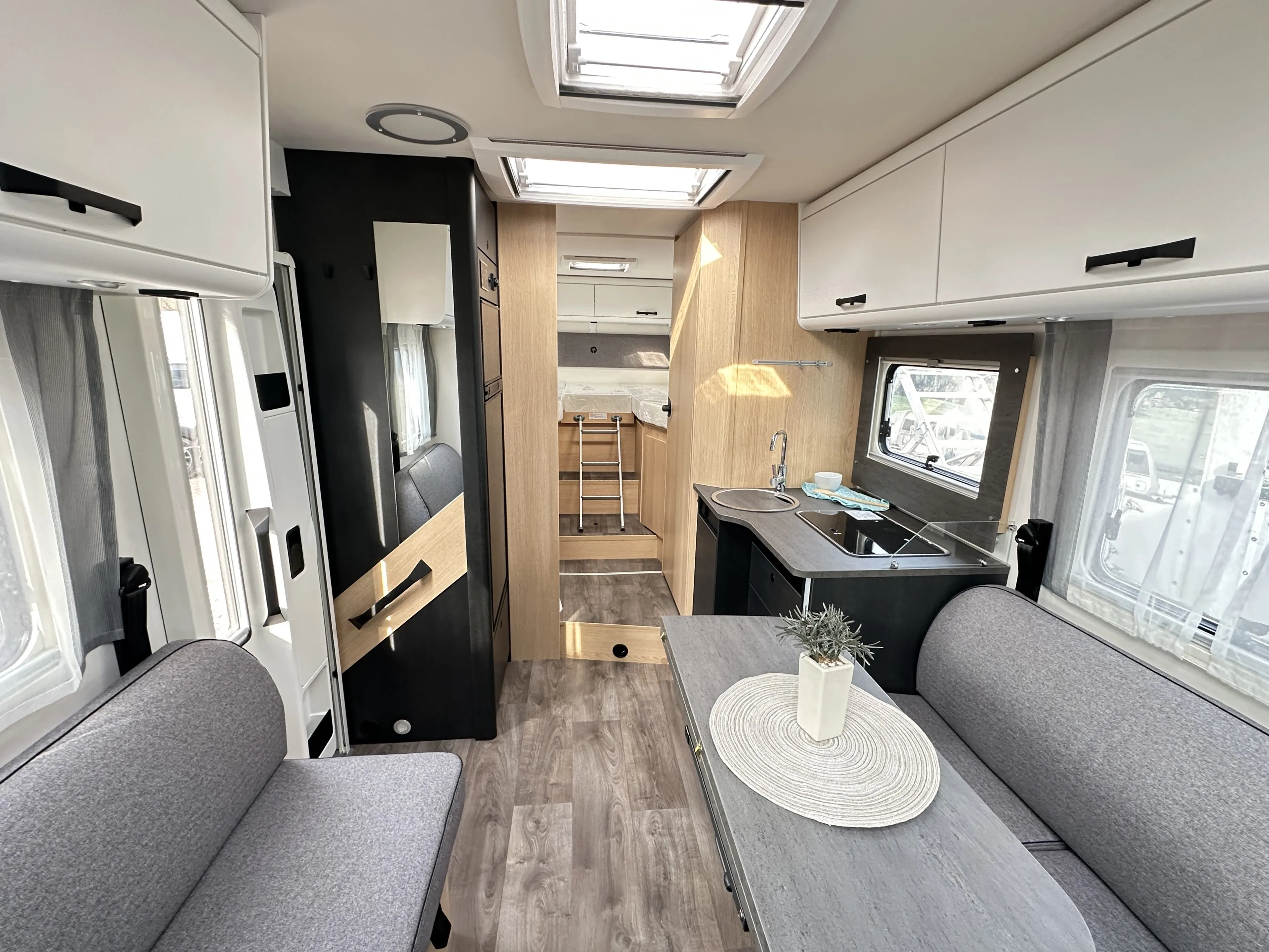 Sunlight T68 C 5031 (10).JPG