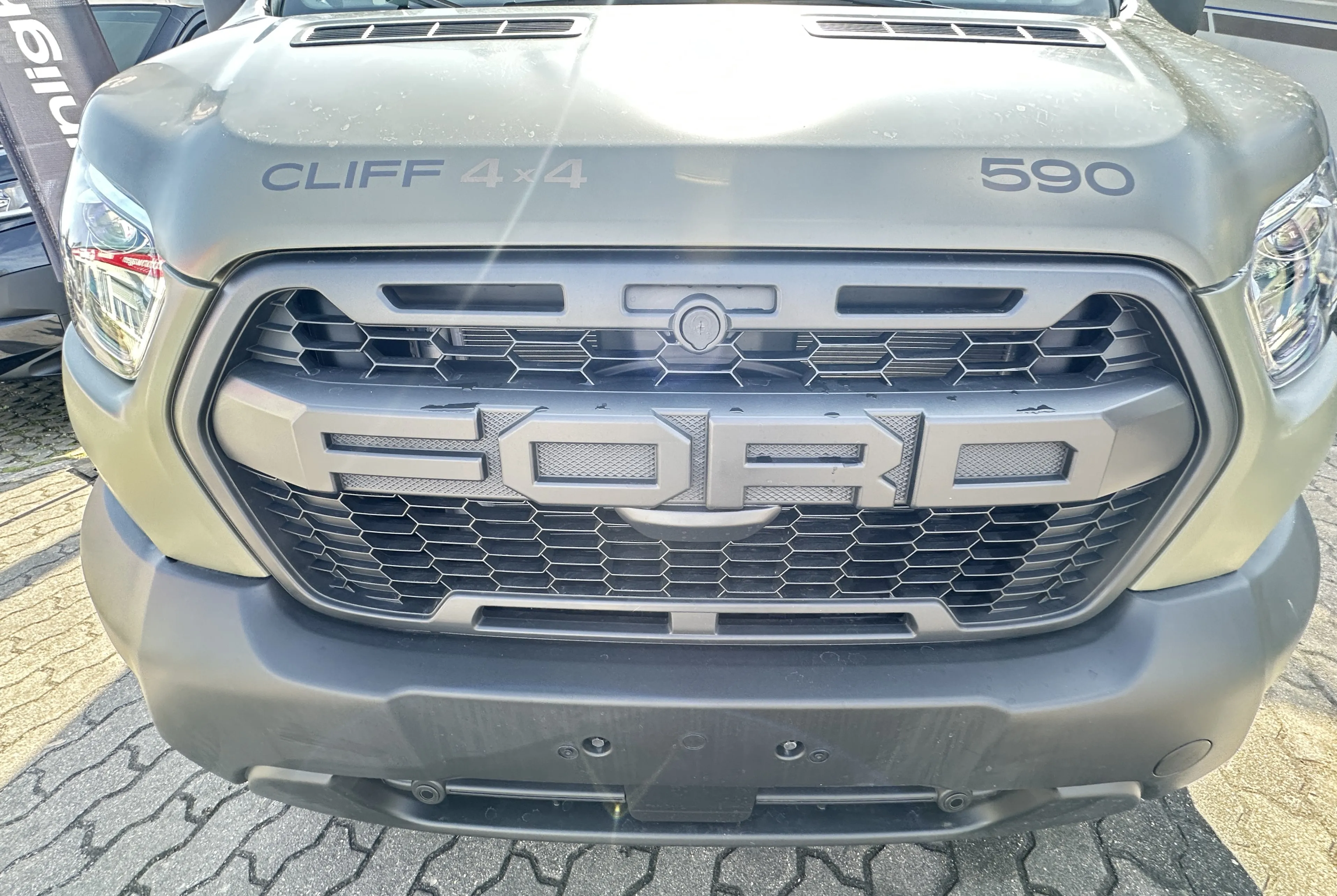 Sunlight A Cliff 590   4x4  5065  (3).JPG