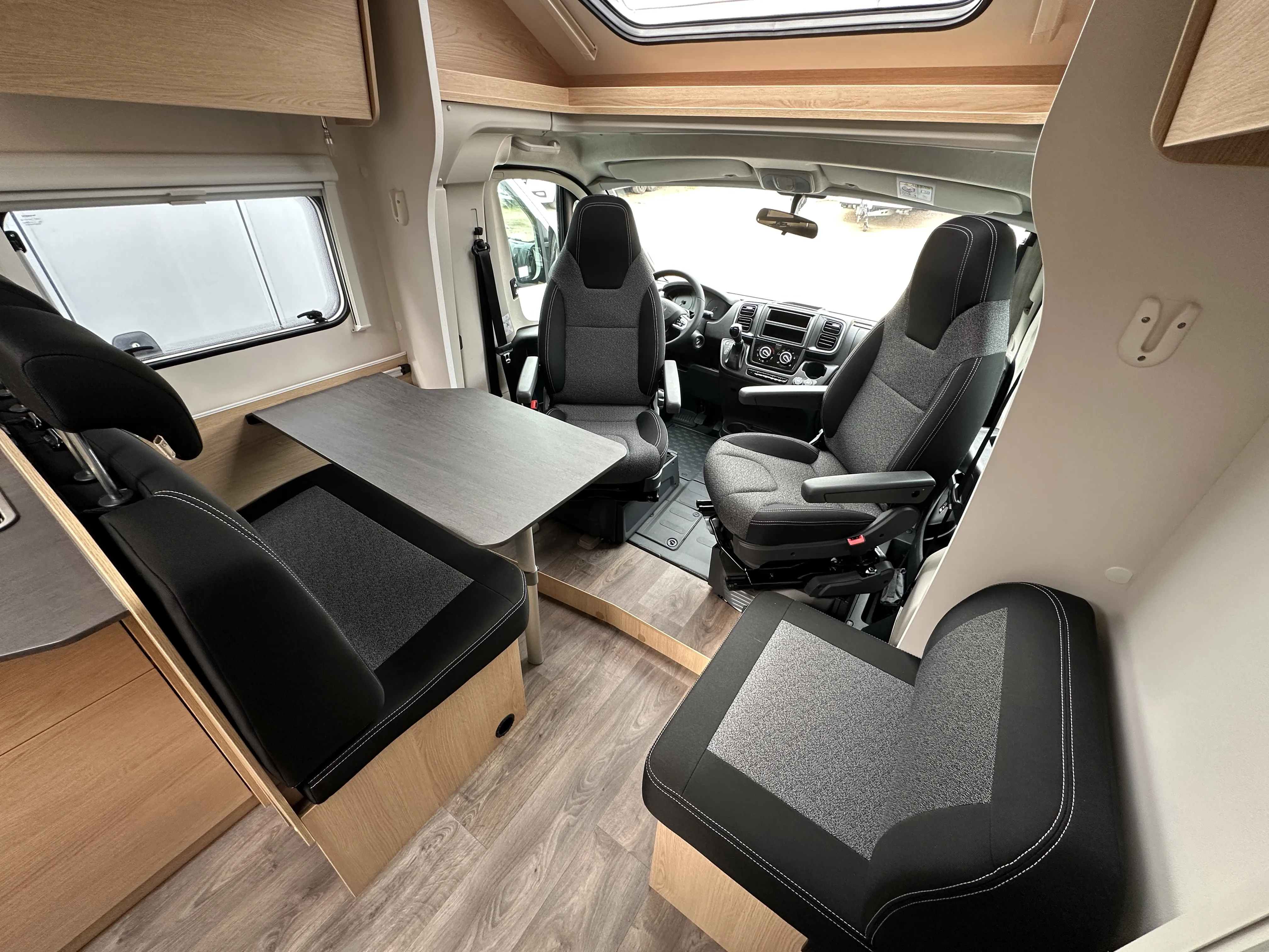 Sunlight T 67 S  5140 (2).JPG