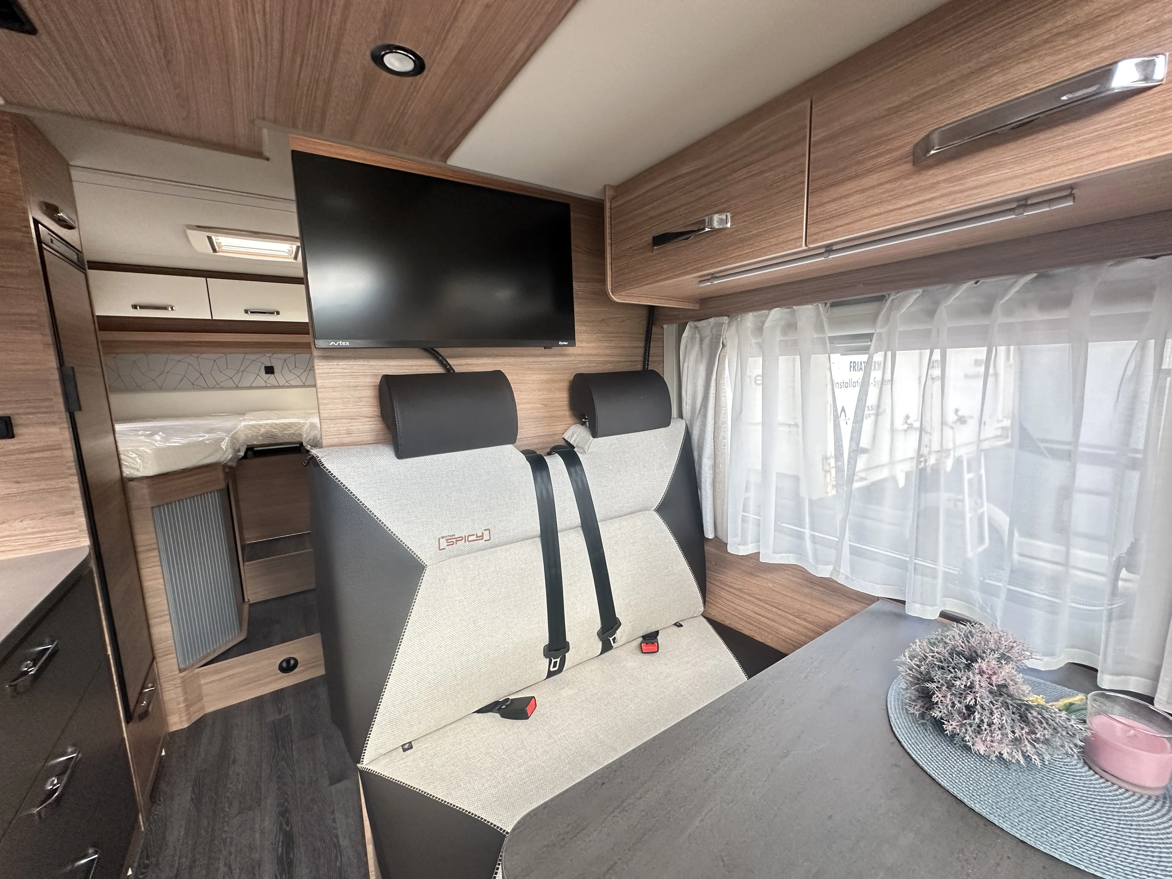 WB CaraSuite 650 MEG Spicy - 5238  (17).JPG
