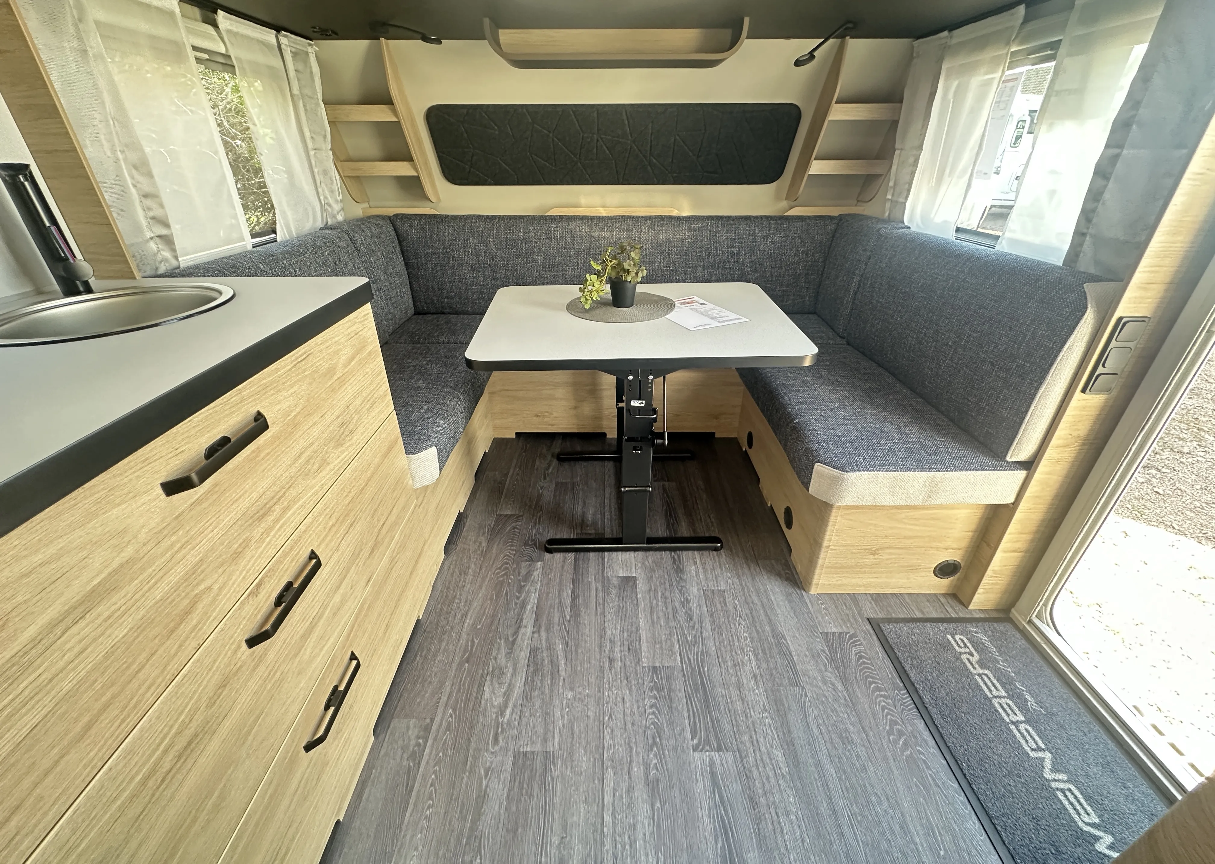 WB CaraOne 550 UK 5228 (7).JPG
