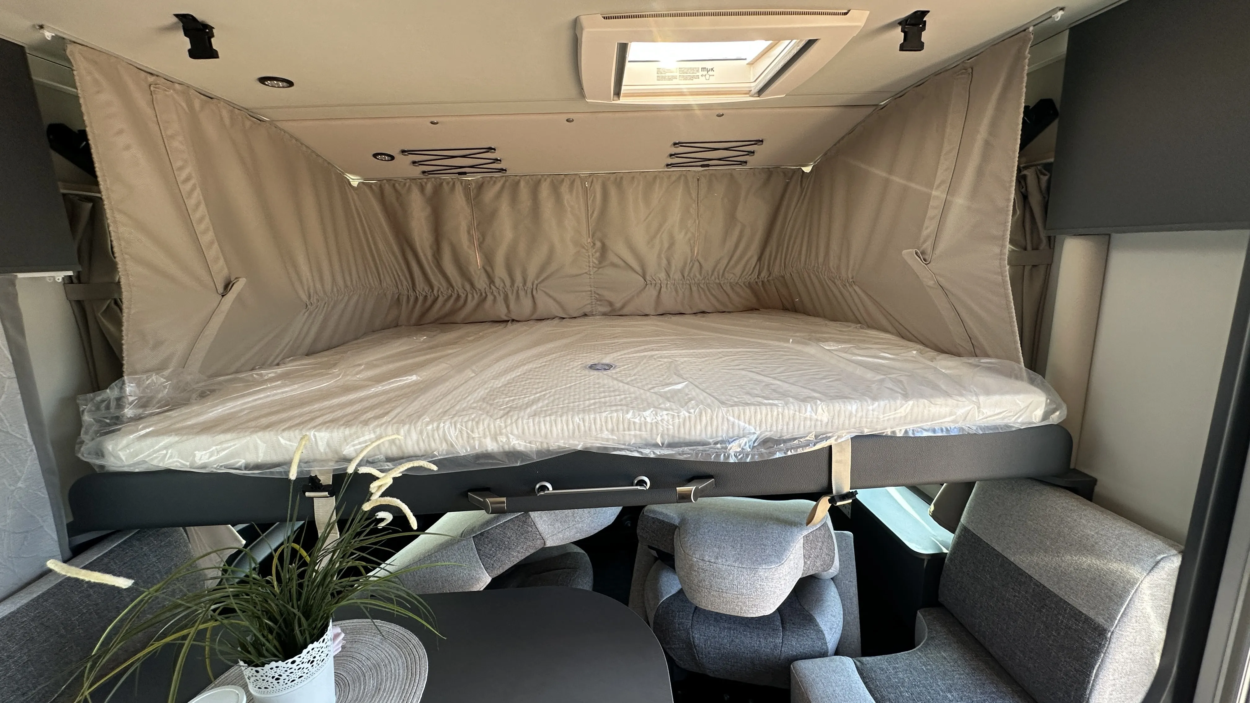 Knaus Live I 650 MEG 5220 (13).JPG