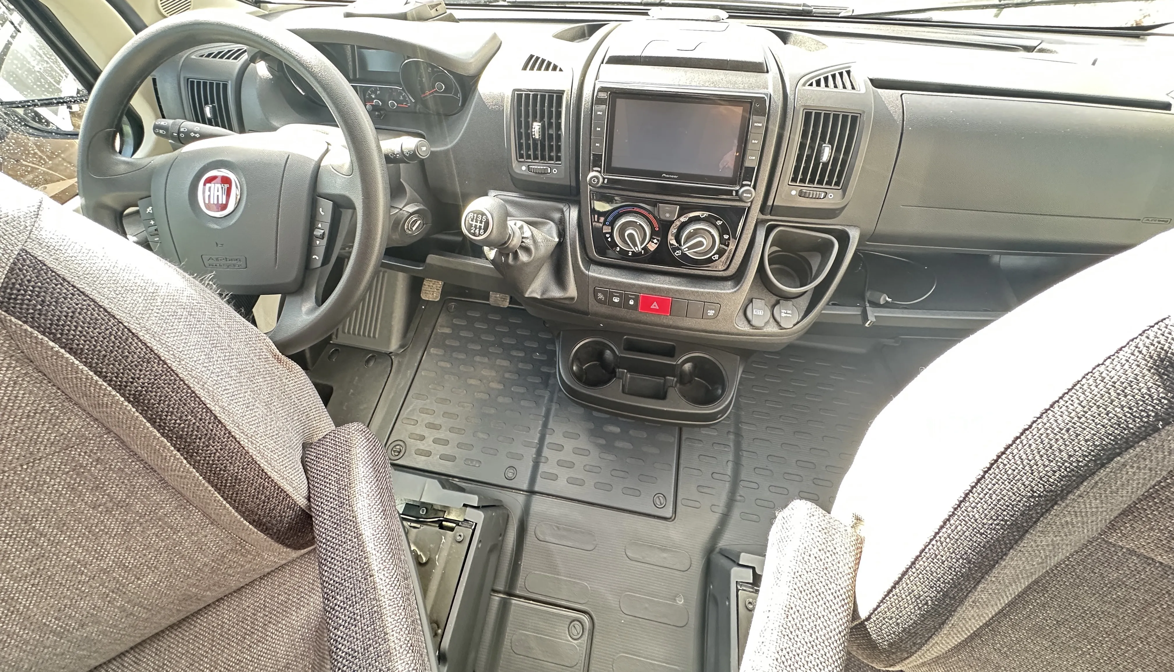 Knaus Live Wave 650 MF gebr. 5067 (21).JPG