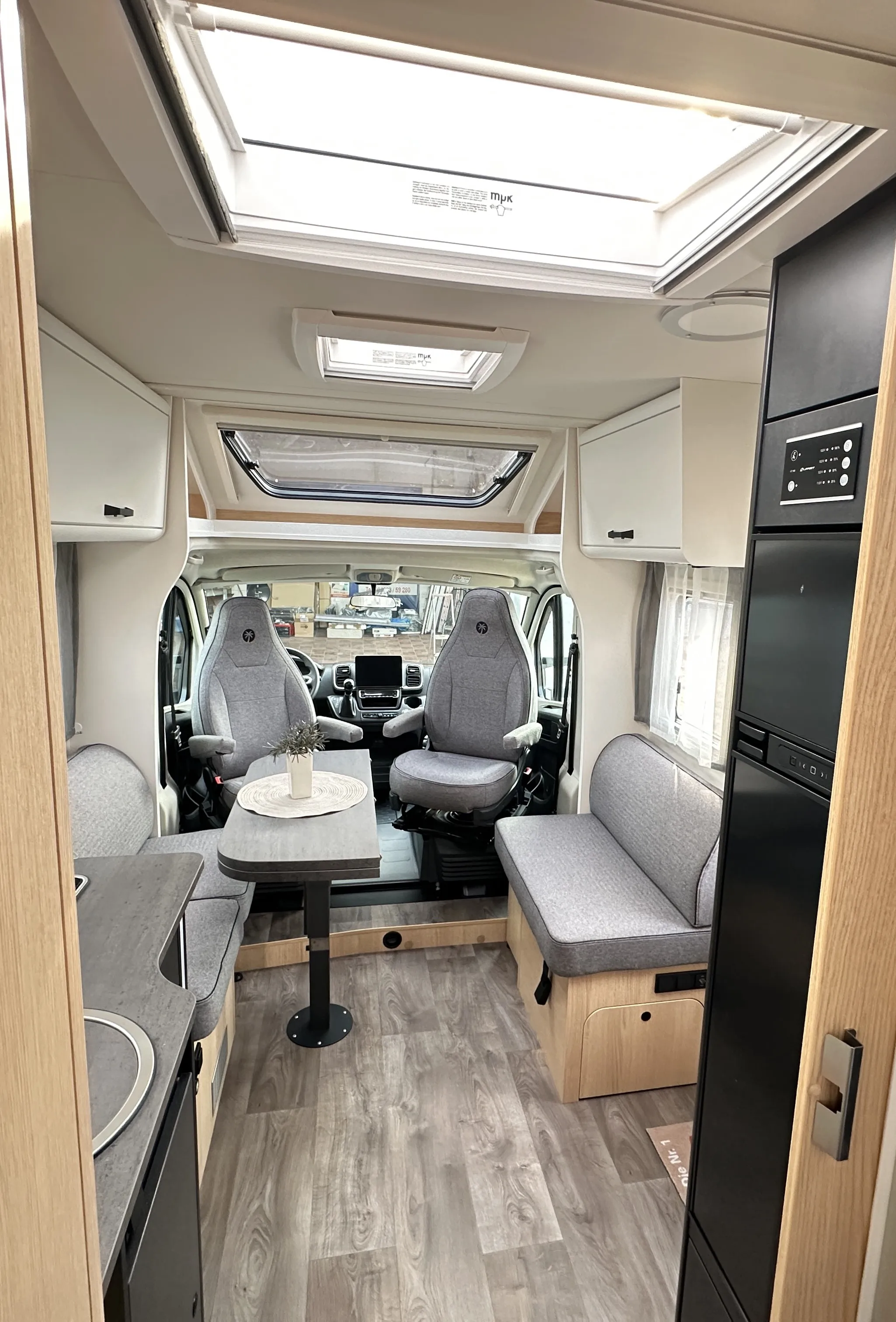 Sunlight T68 C 5031 (12).JPG