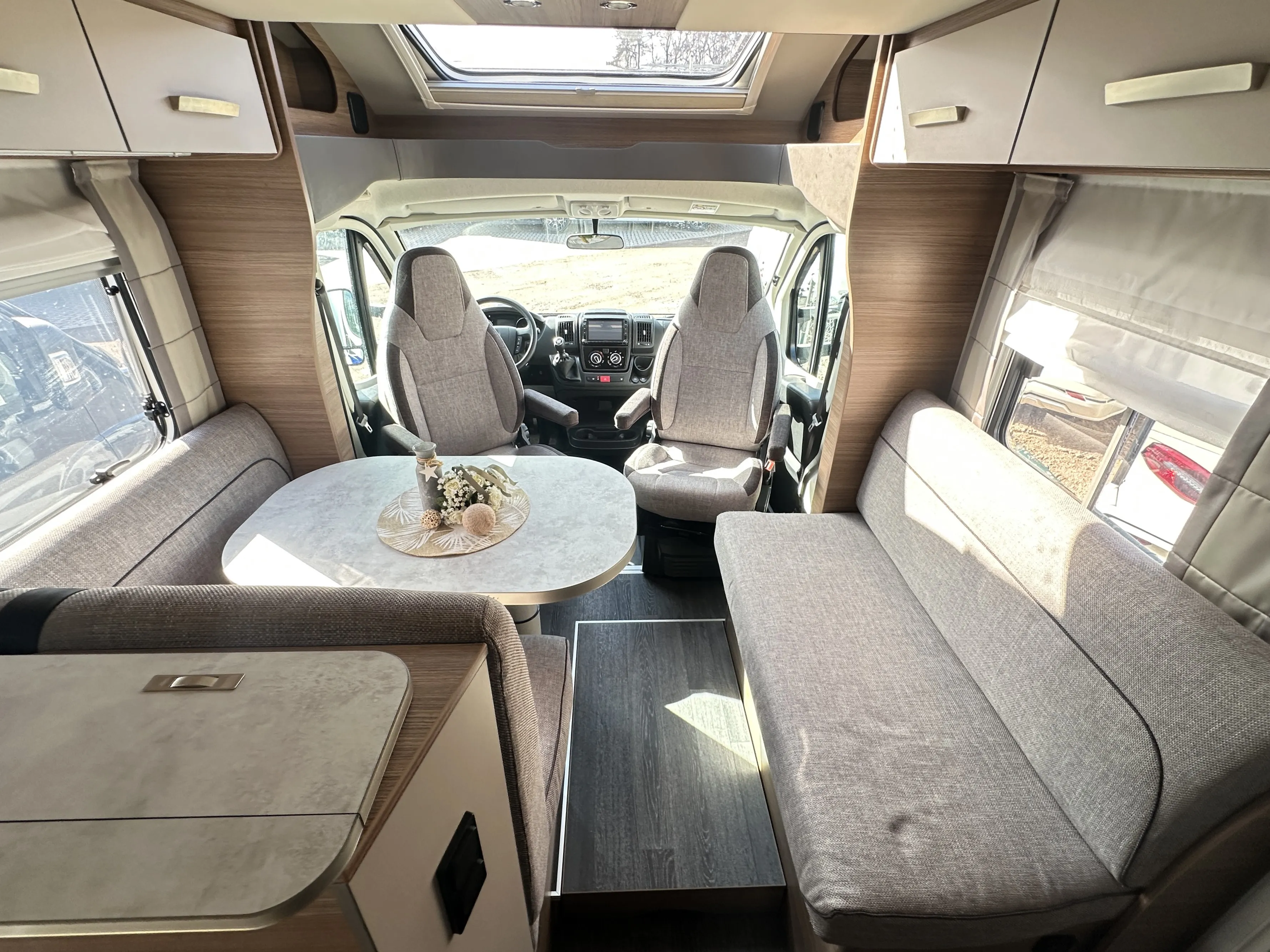 Knaus Live Wave 650 MF gebr. 5067 (9).JPG