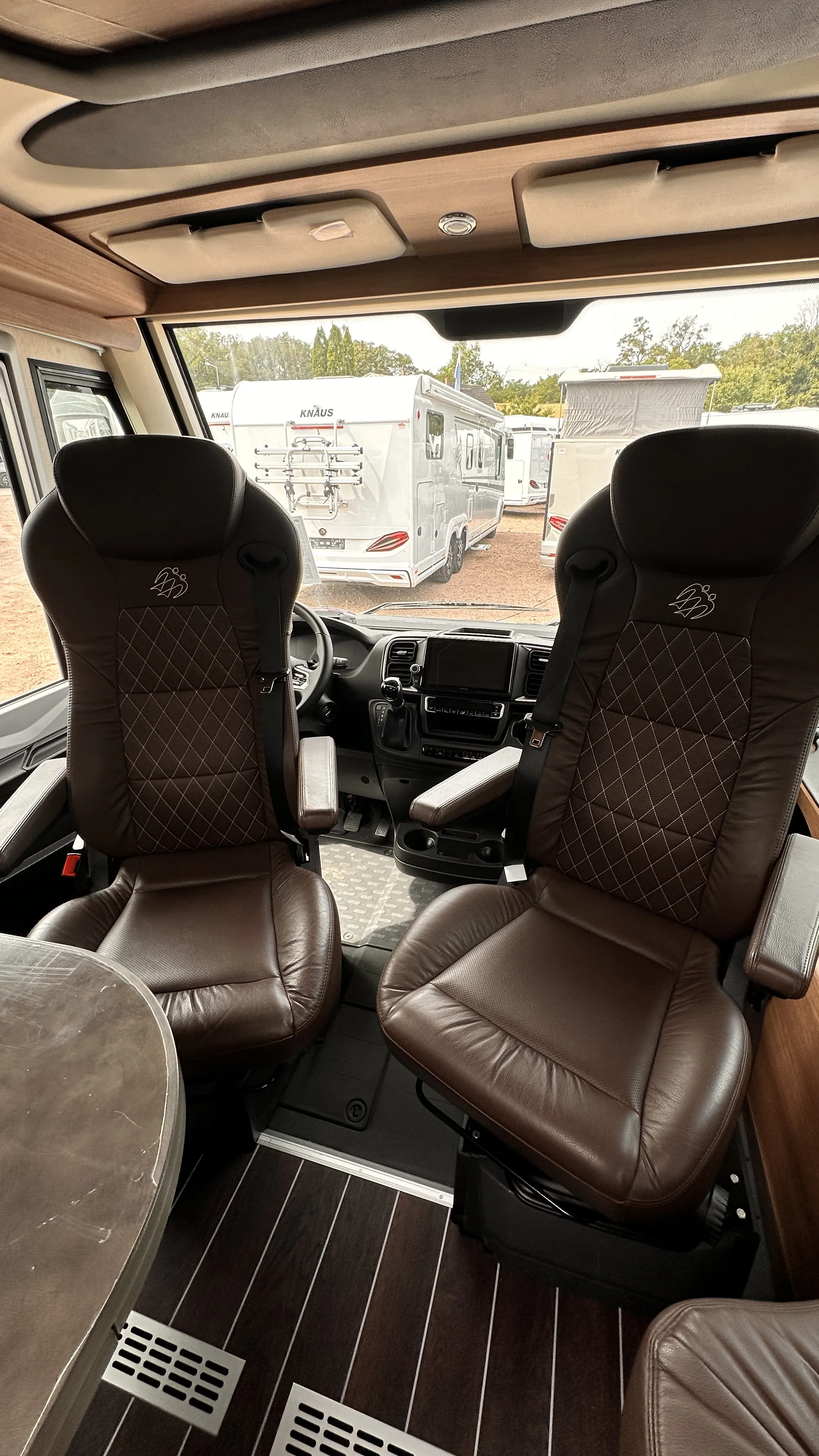 Knaus Sun I 900 LEG  4743 -Dark Coffee  (4).JPG