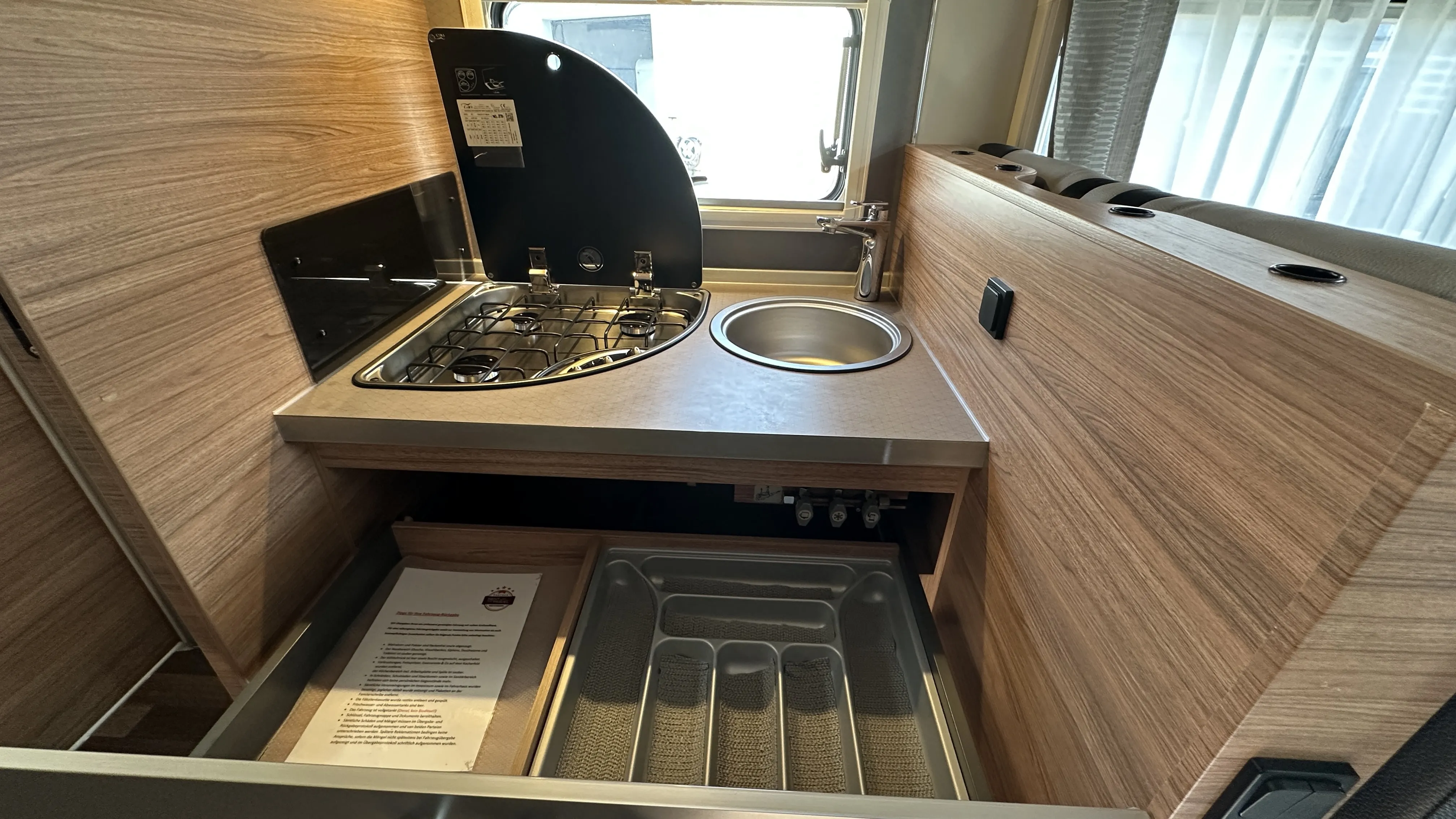 Weinsberg CaraSuite 650 MEG - 4817 - Miet 56 (16).JPG