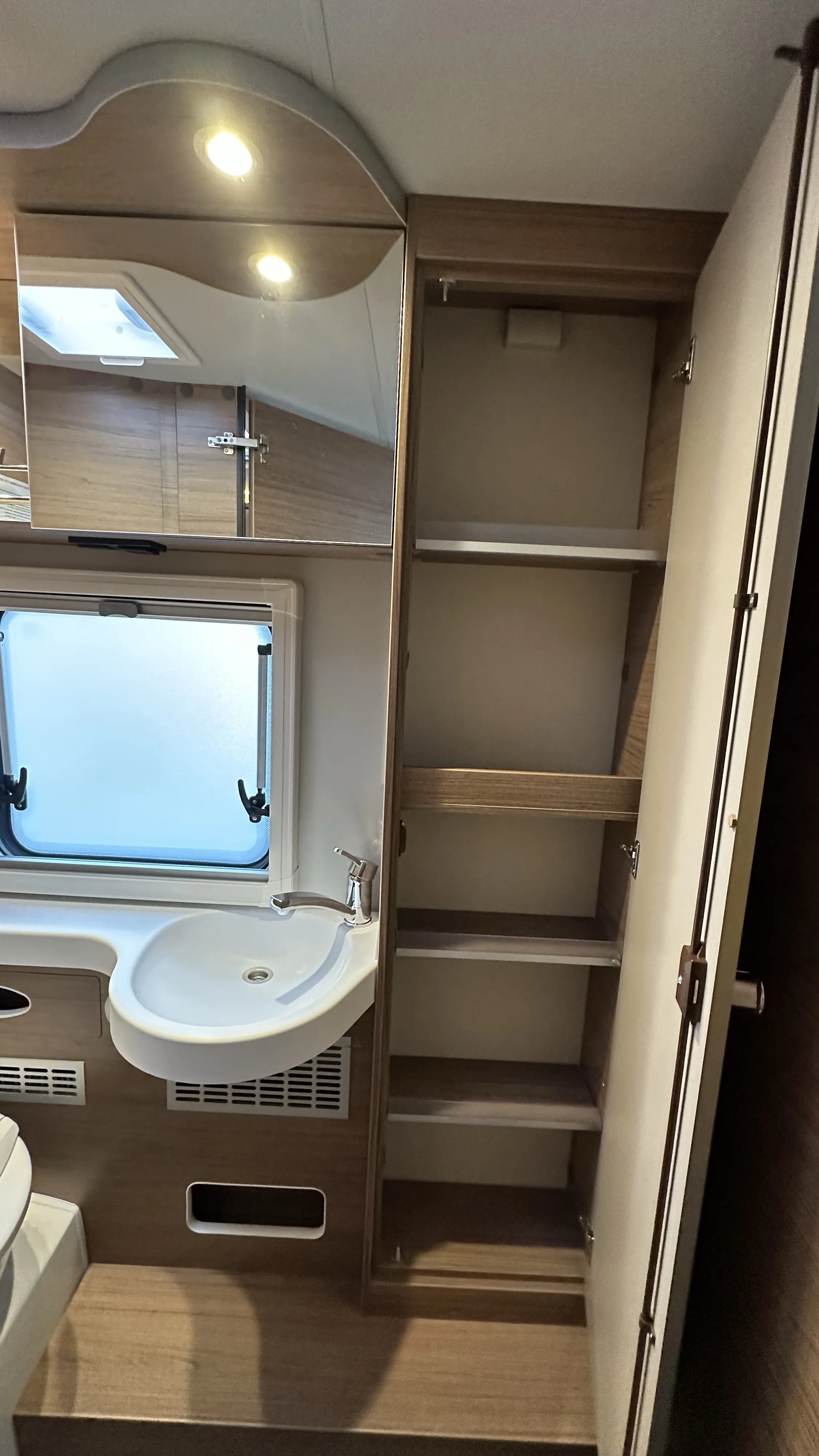 Knaus Live I 900 LEG 4126 (24).36488756.JPG