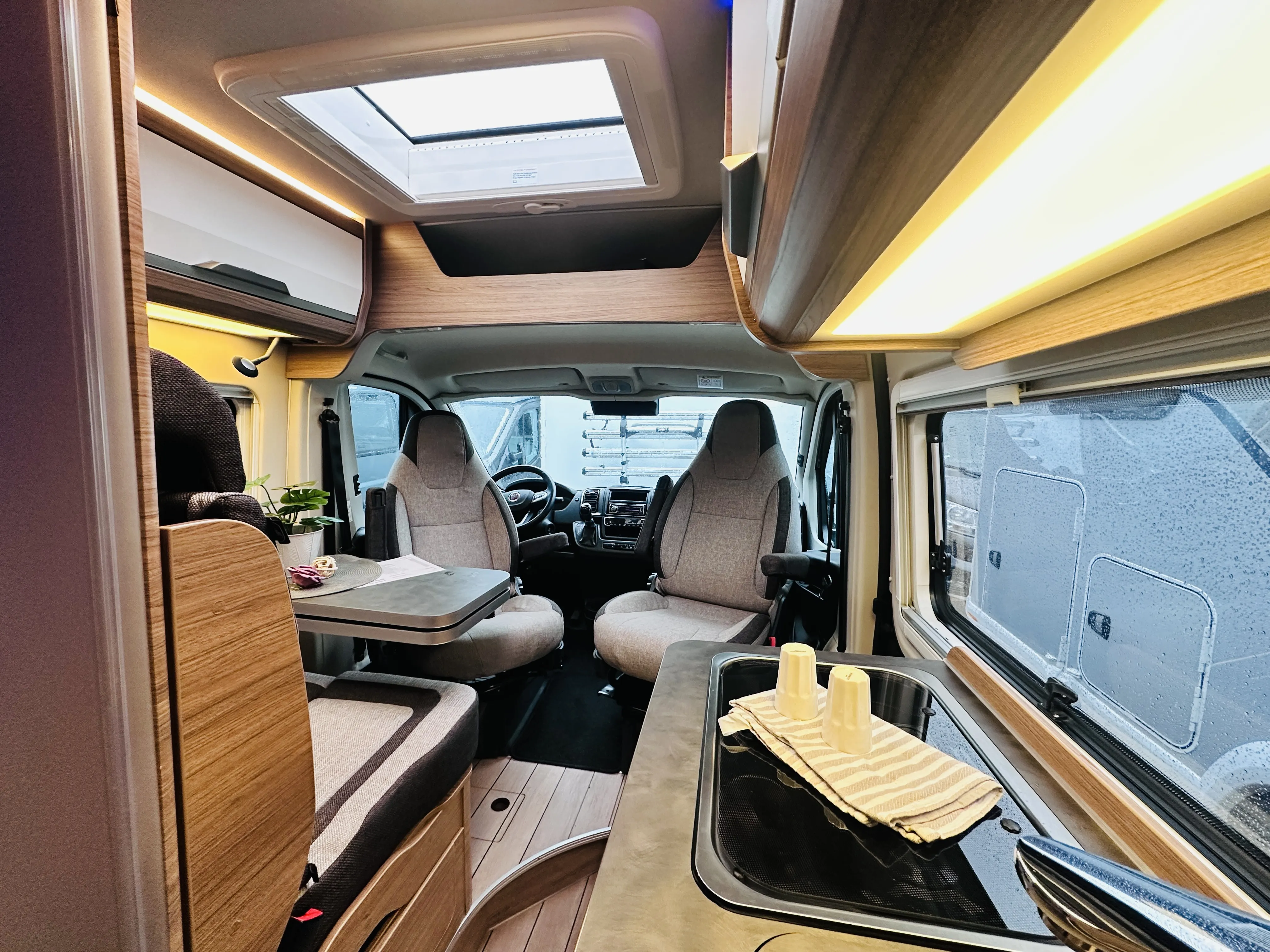 Knaus Box Live 600 ME   4982  ( (3).JPG