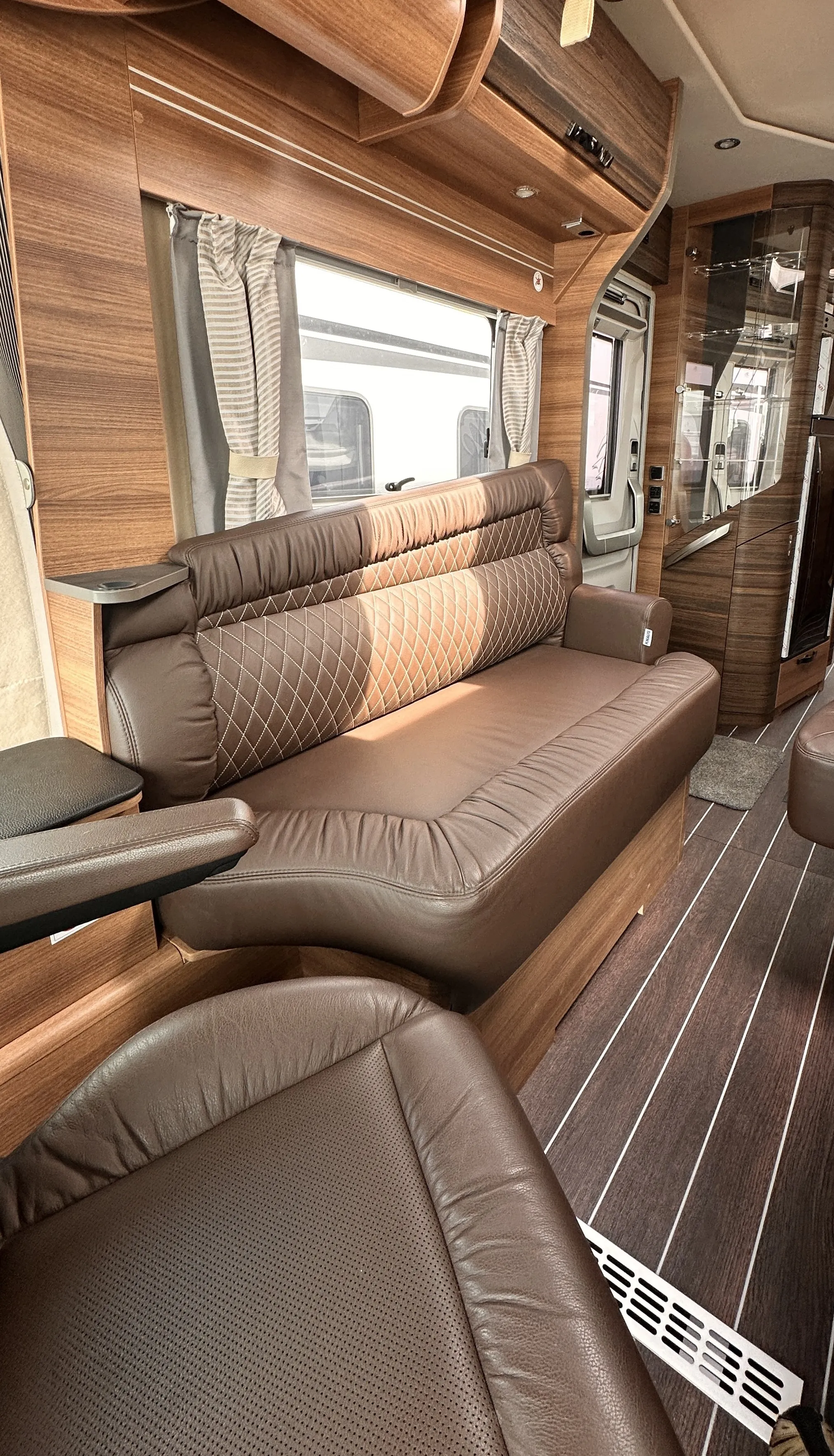 Knaus Sun I 900 LEG  4743 -Dark Coffee  (16).JPG