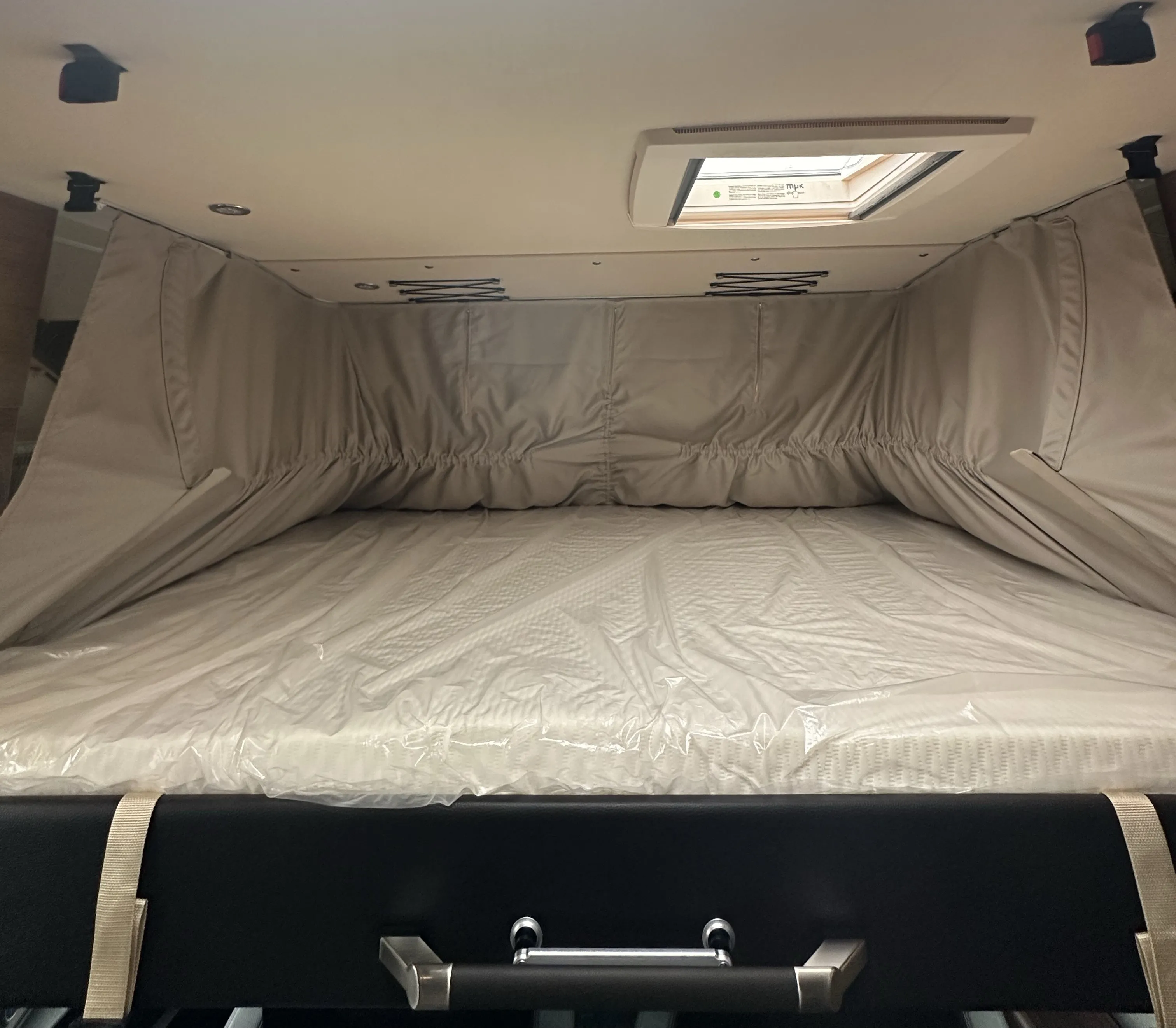 Knaus Sun I 700 LEG (8).JPG 4691.37938163.JPG