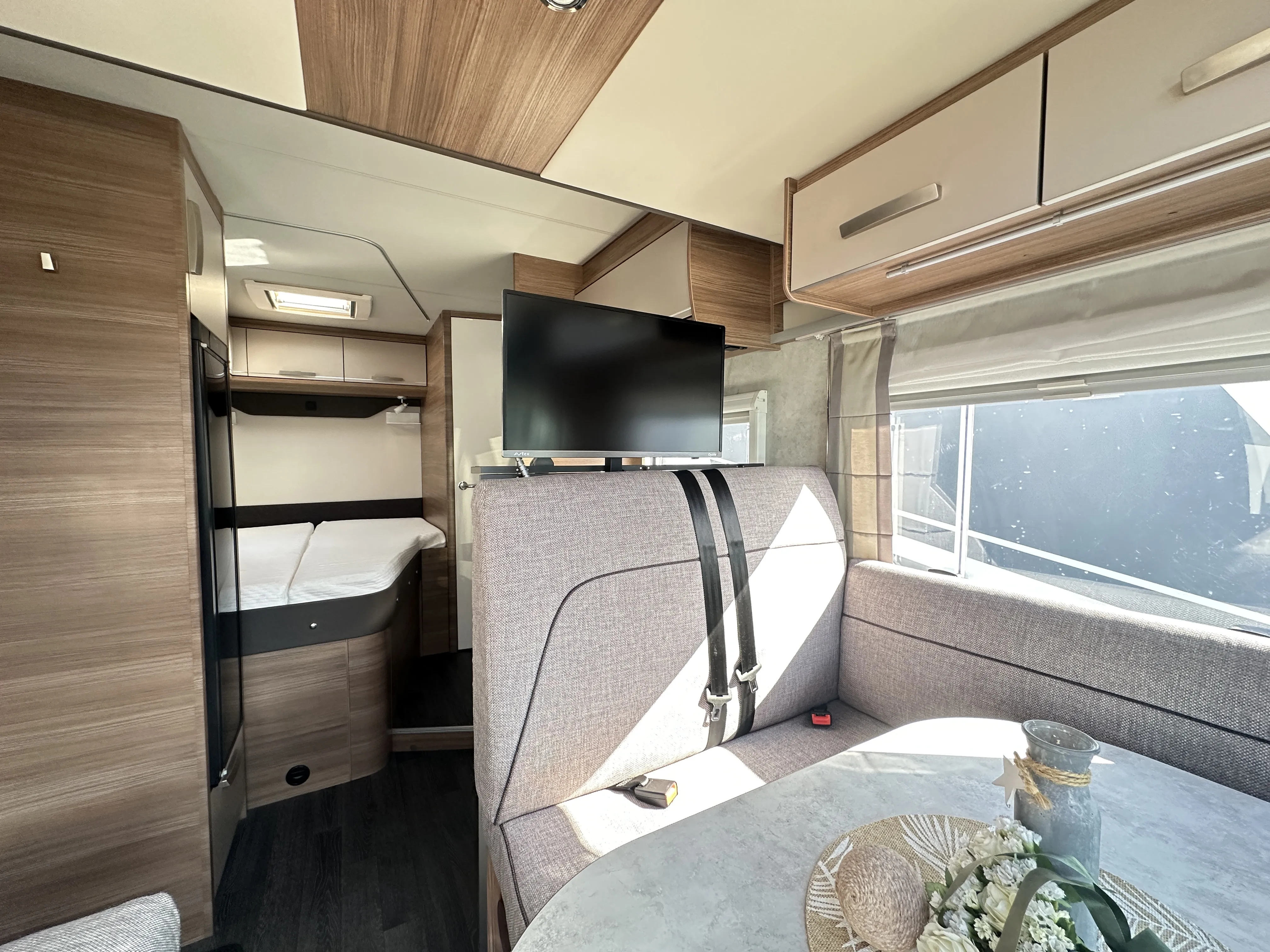 Knaus Live Wave 650 MF gebr. 5067 (11).JPG