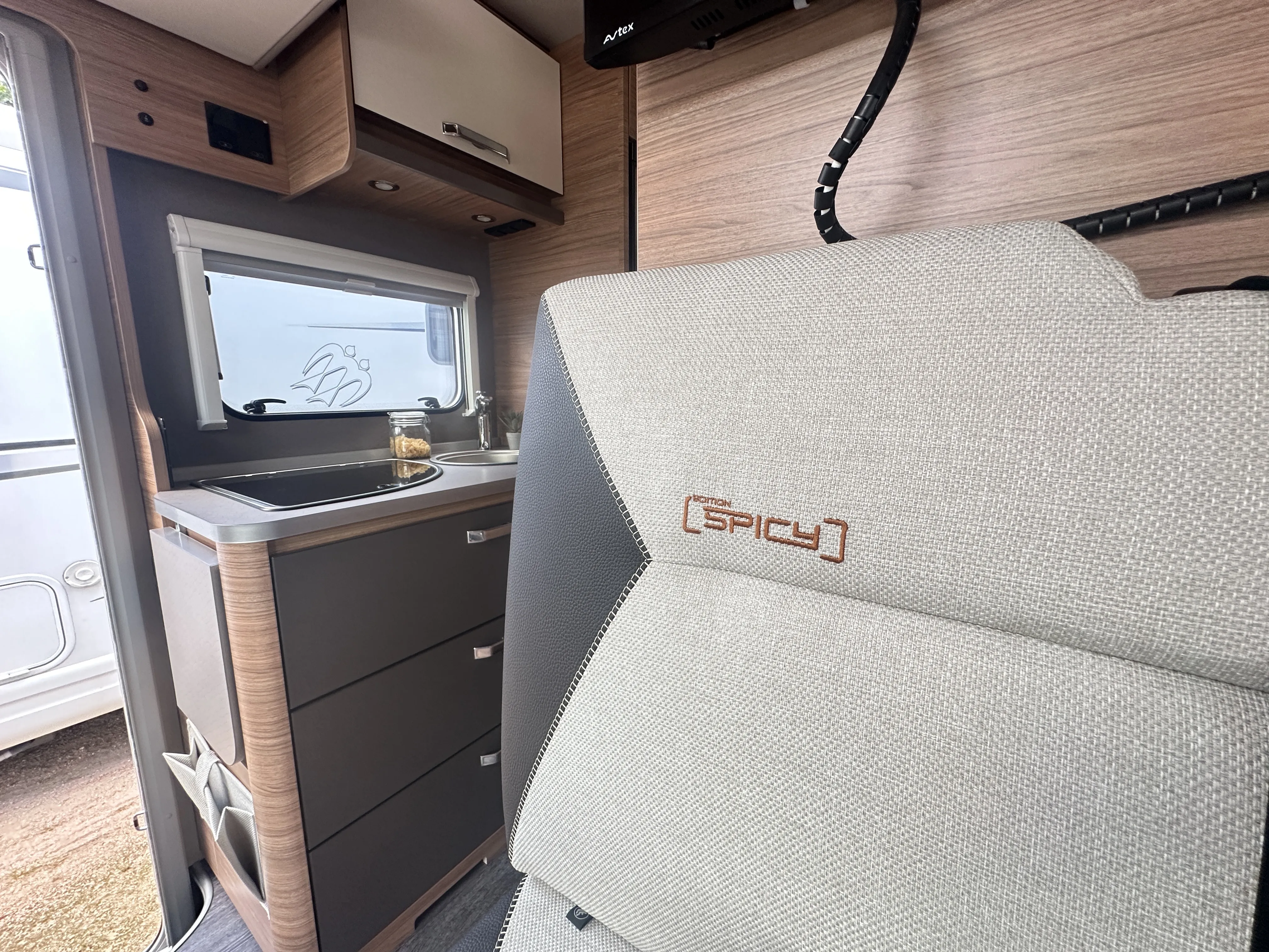WB CaraSuite 650 MEG Spicy - 5238  (2).JPG