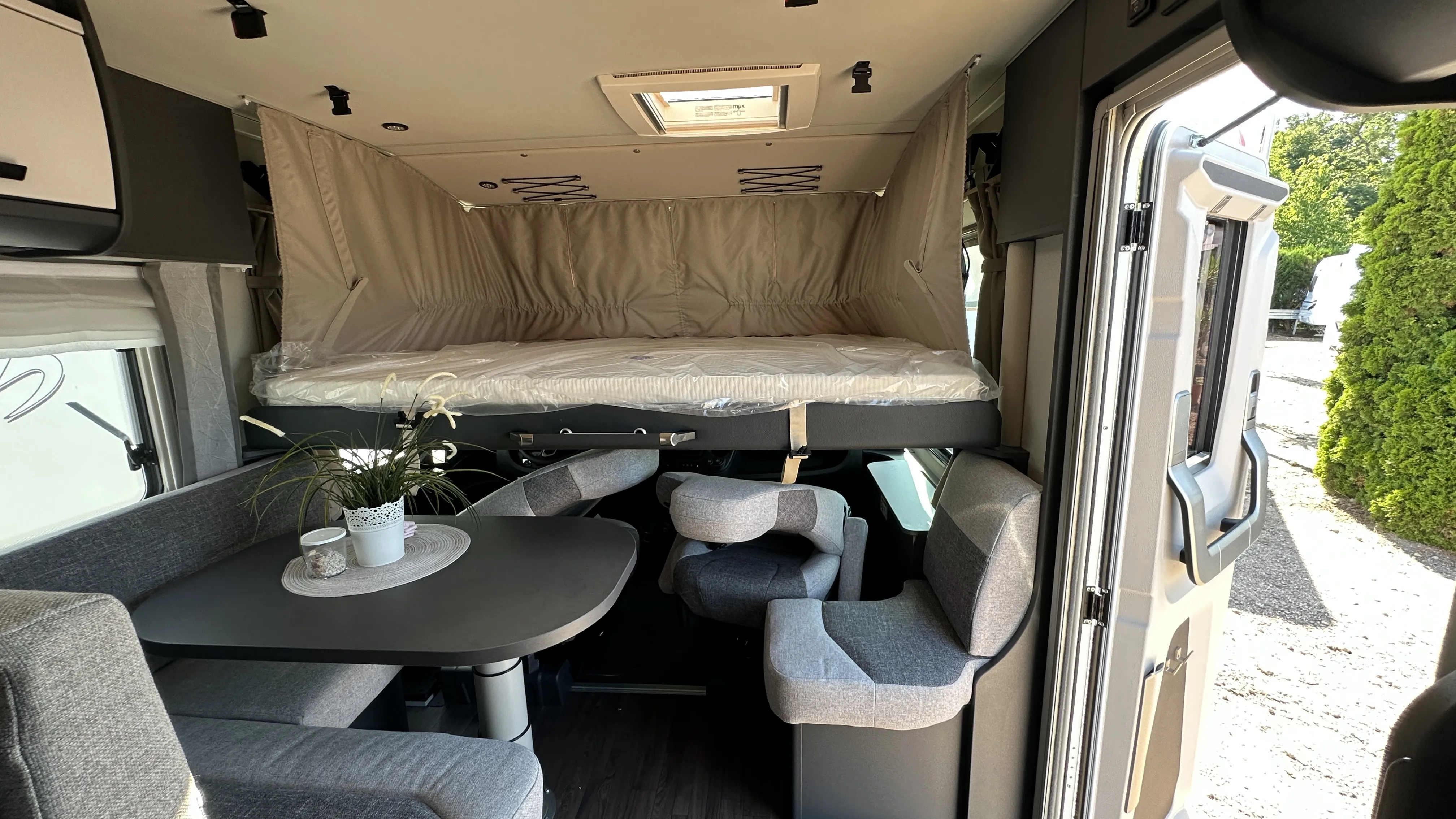 Knaus Live I 650 MEG 5220 (15).JPG