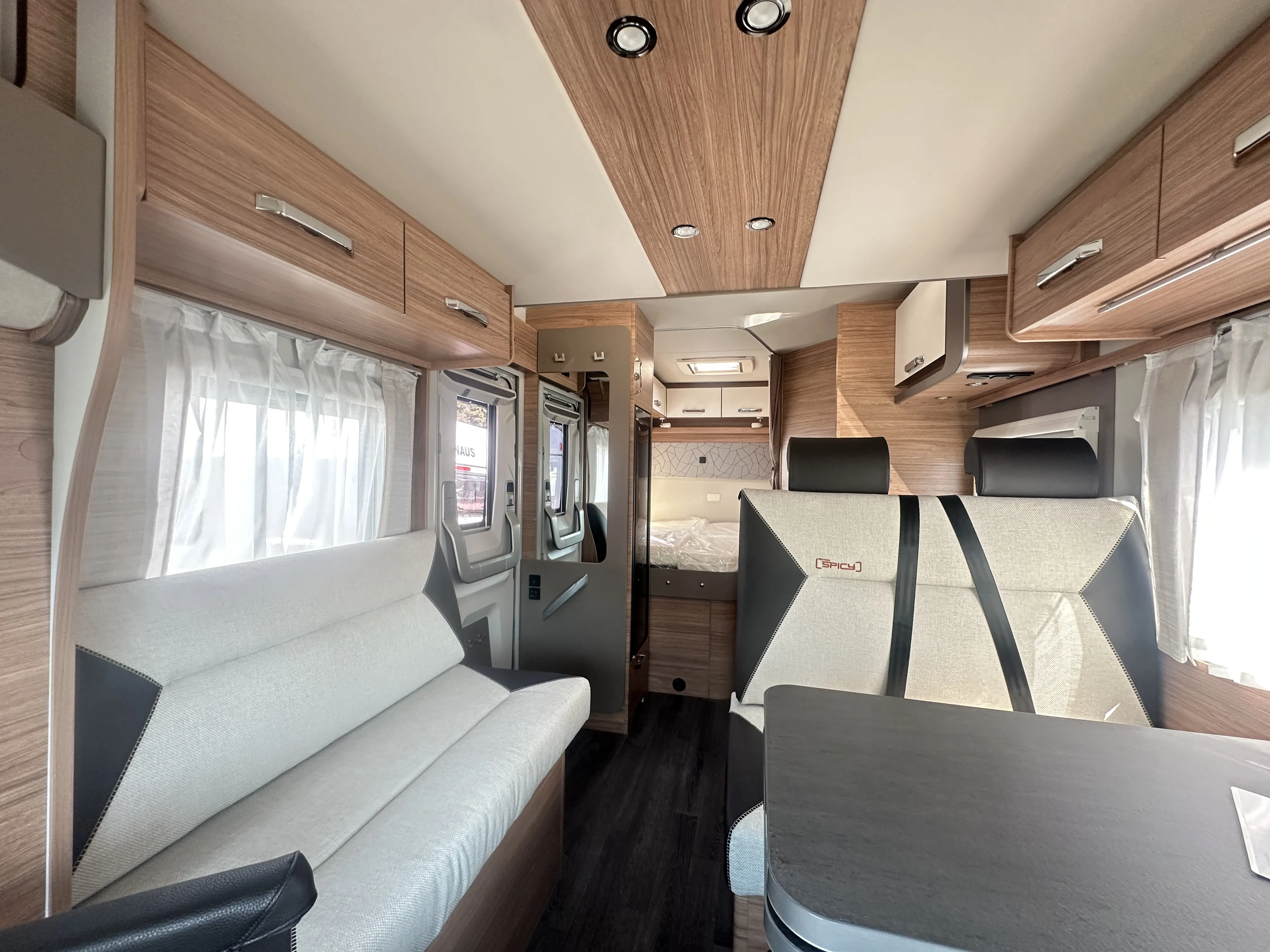 WB CaraSuite 650 MF 5250 (6).JPG
