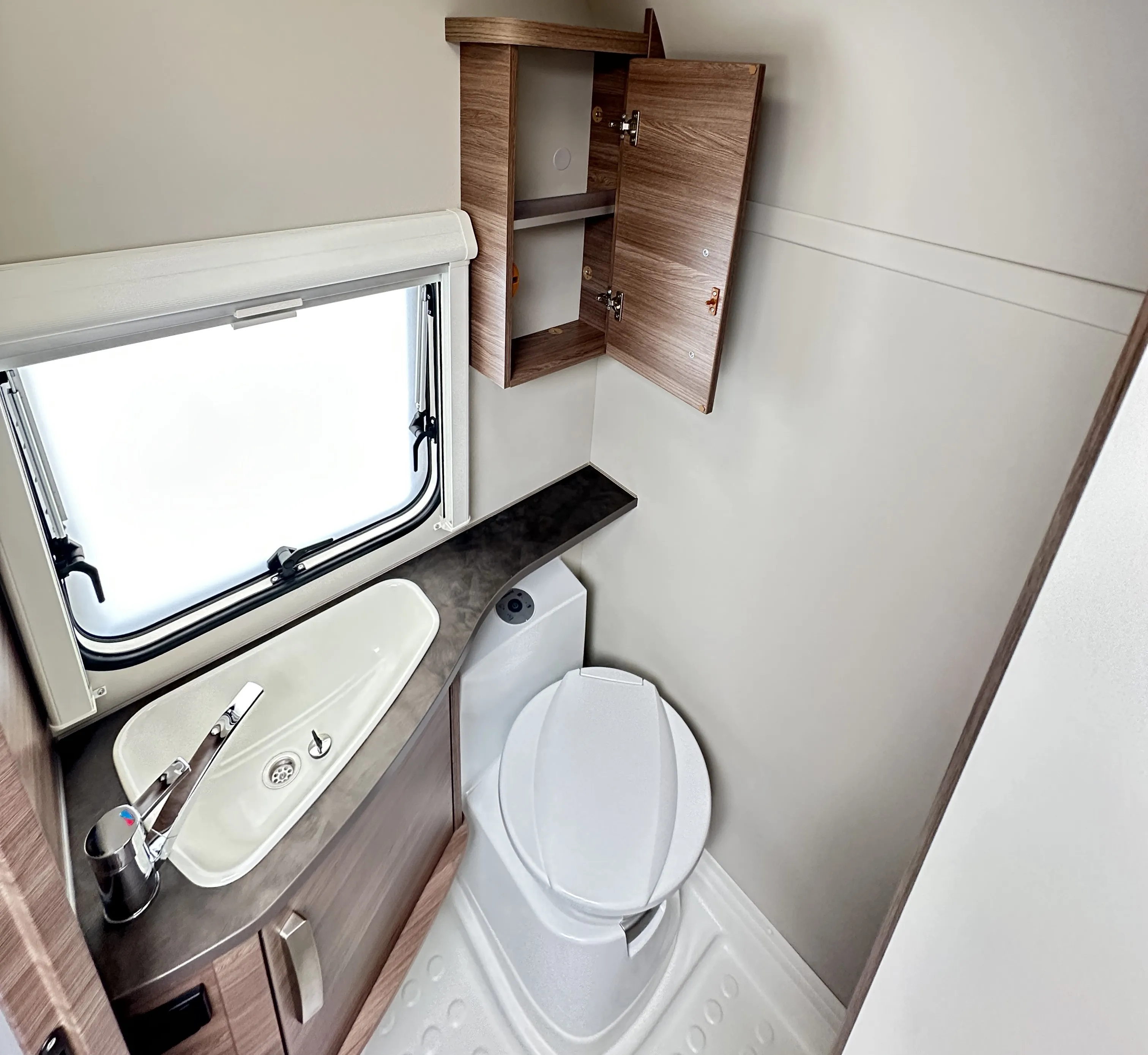 Knaus sport 400 QD 5082 (16).JPG