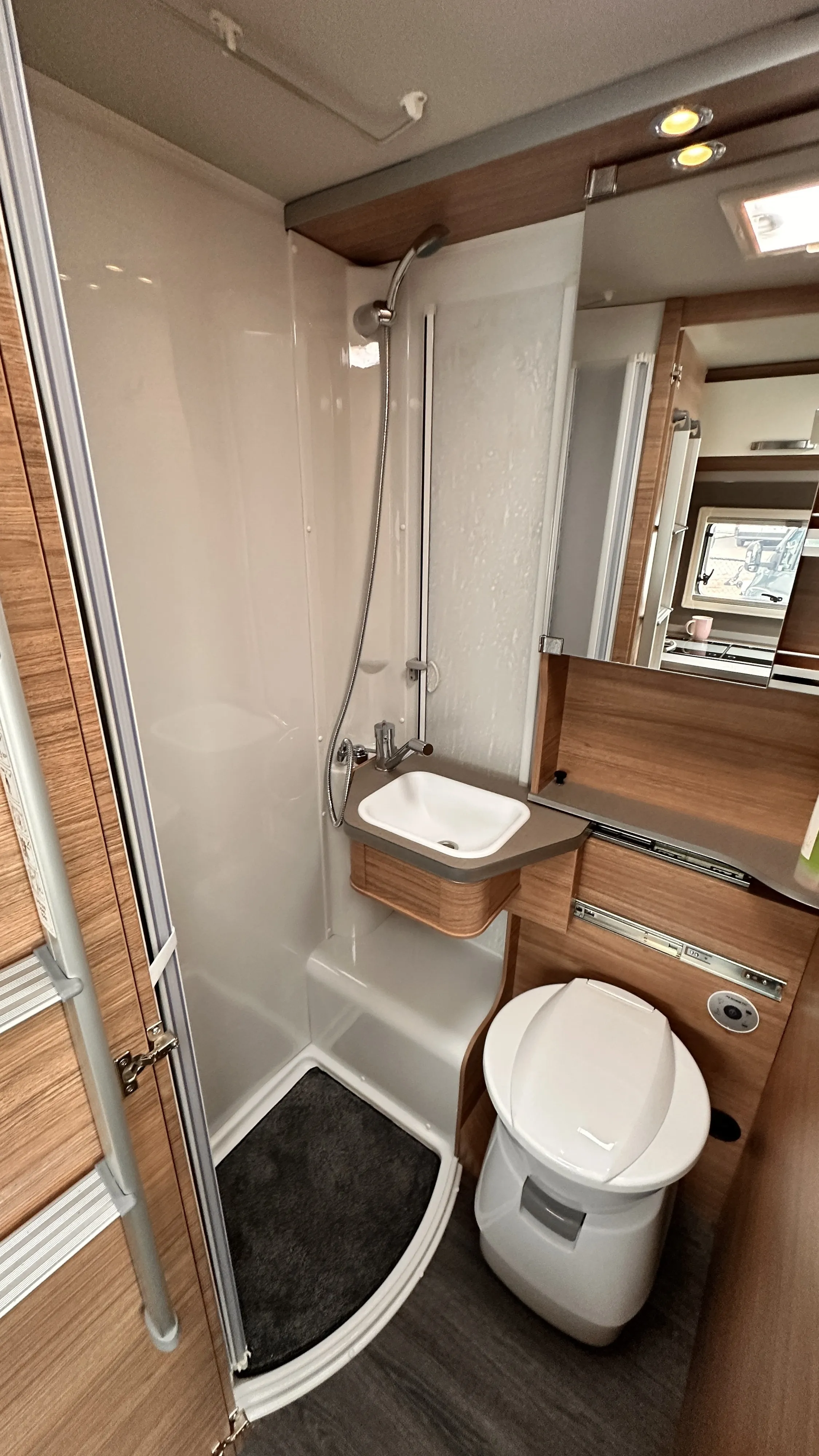 WB CaraLoft 550 MG 4723  (15).JPG