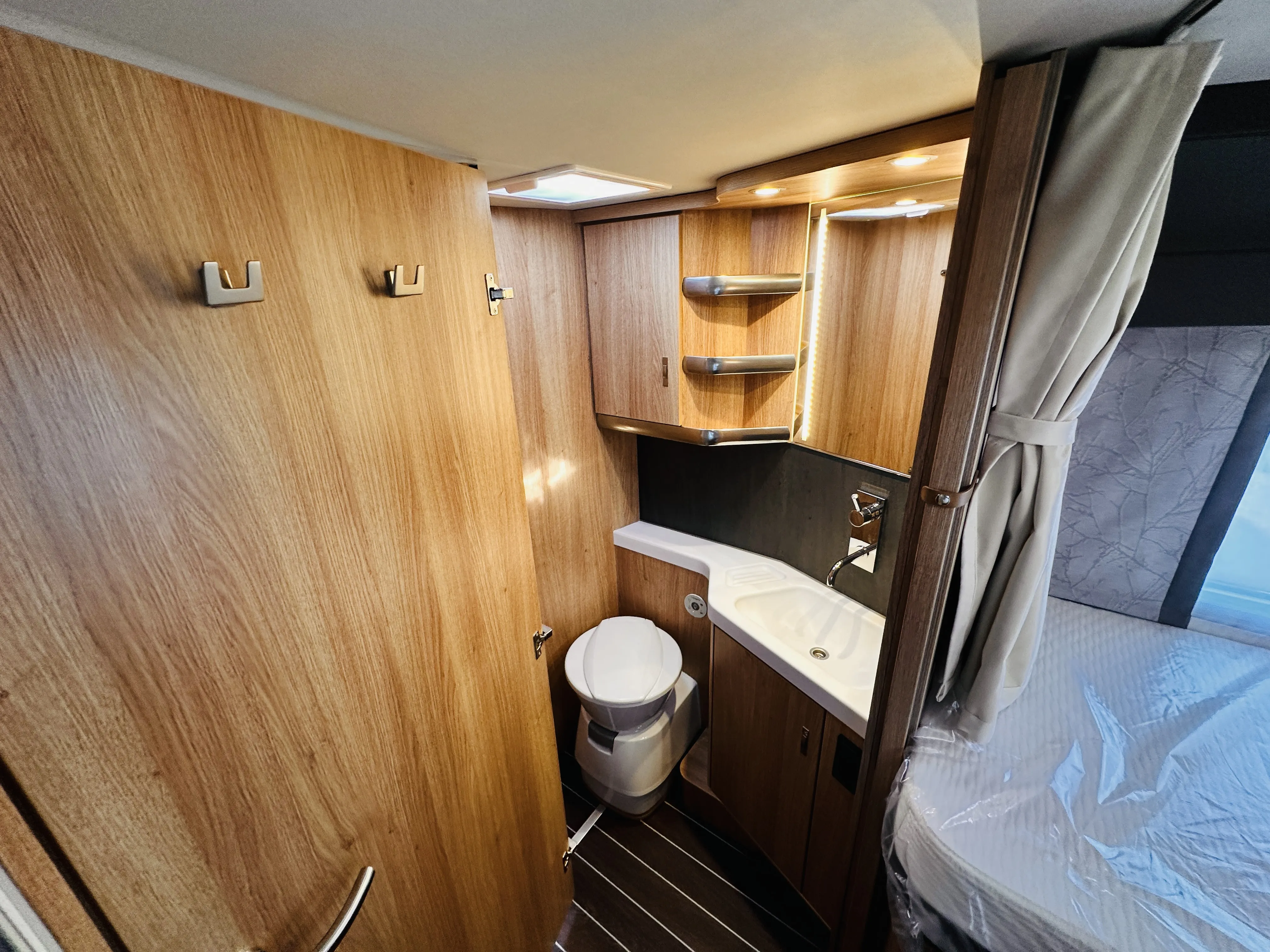 Knaus Sky Ti 700 MEG 4985  IC ( (15).43821251.JPG