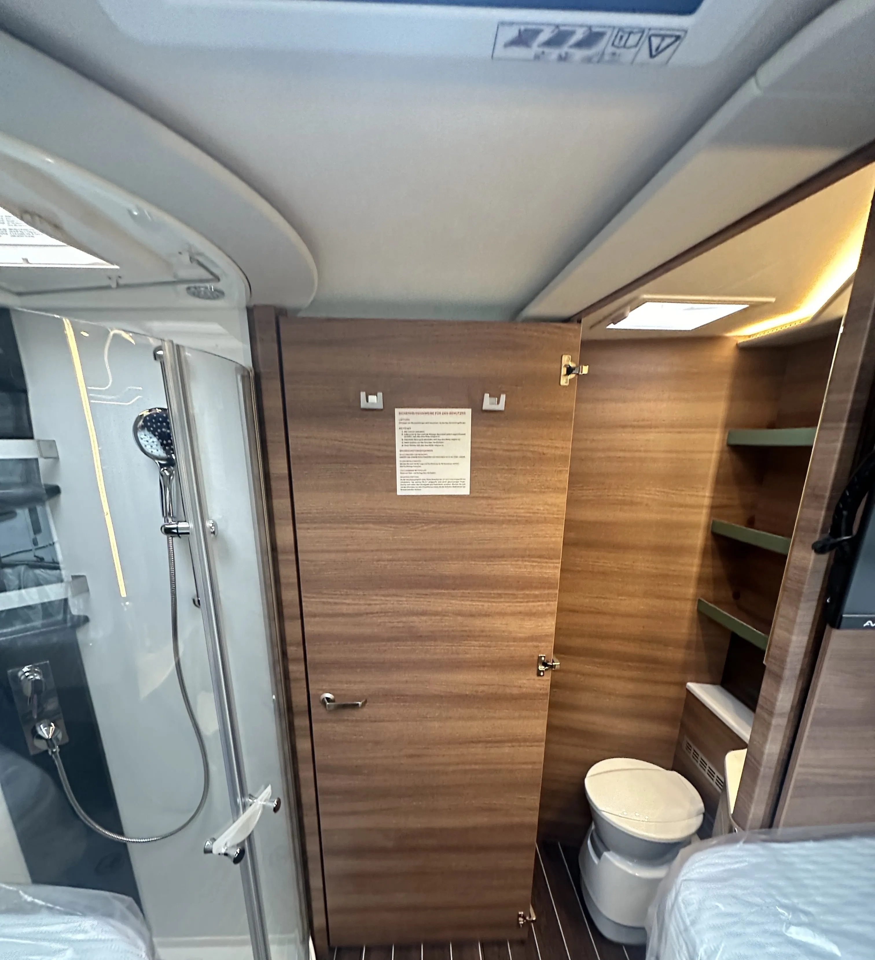 Knaus Sun I 700 LEG (11).JPG 4691.37938169.JPG