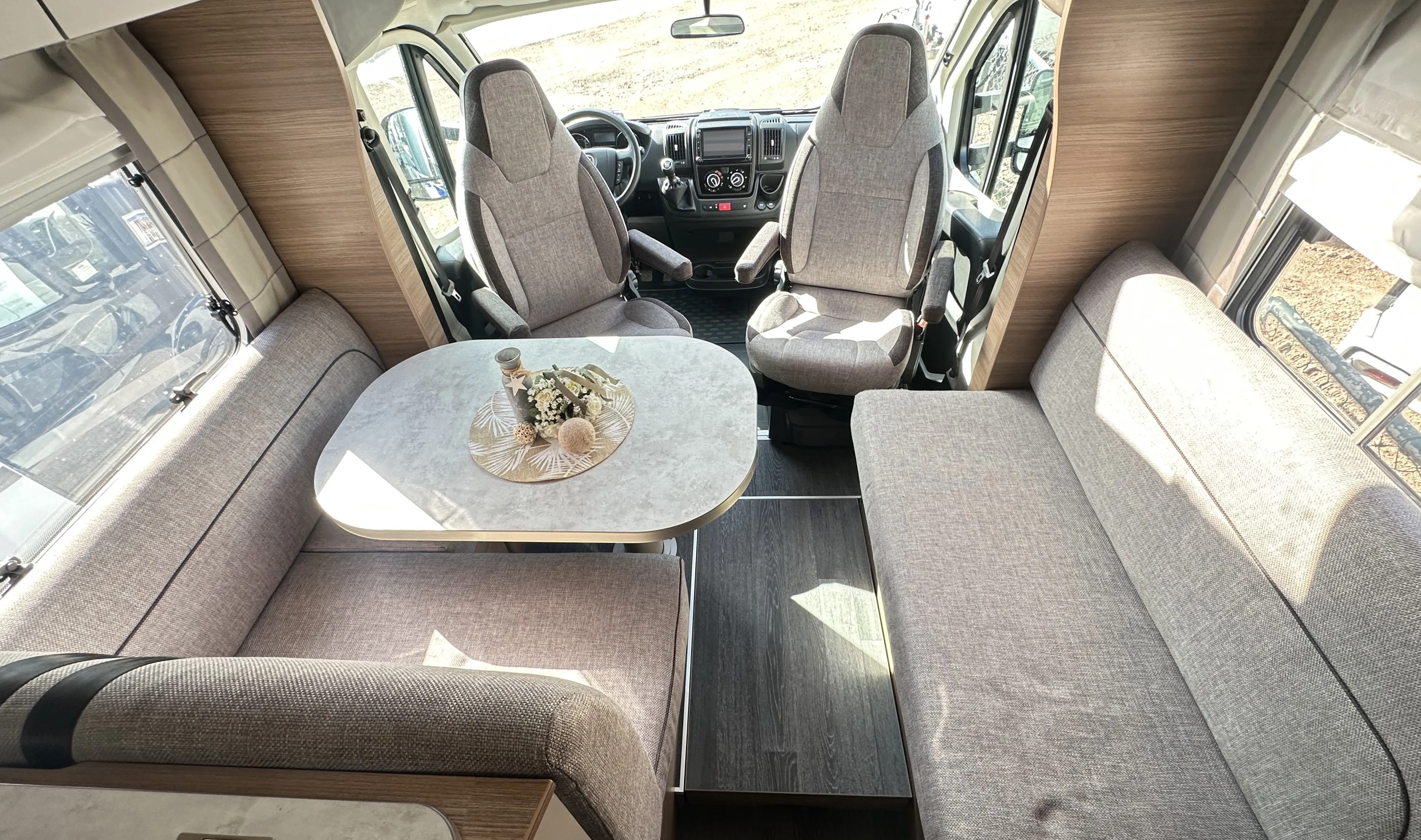 Knaus Live Wave 650 MF gebr. 5067 (10).JPG