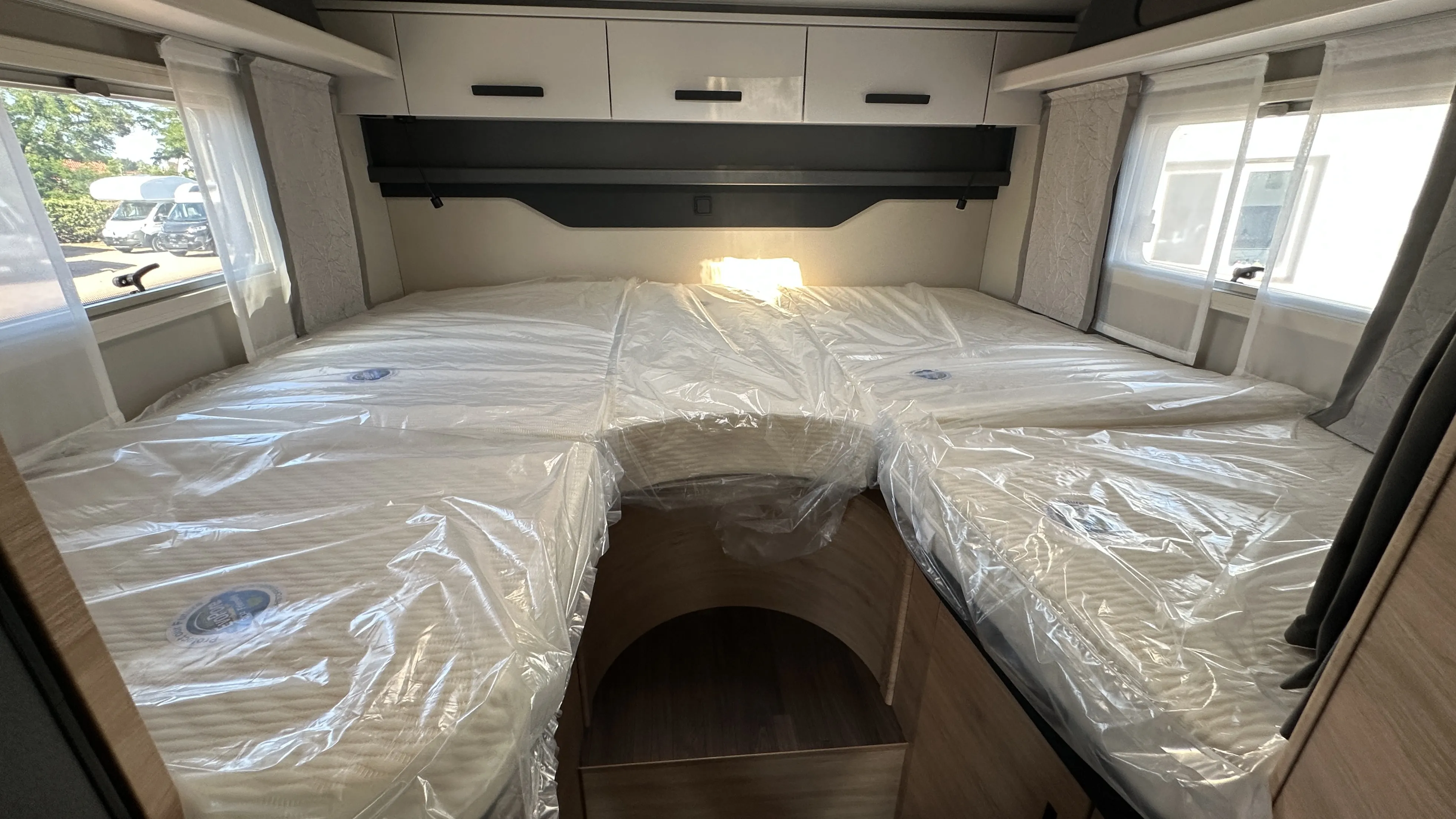 Knaus Live I 650 MEG 5220 (16).JPG