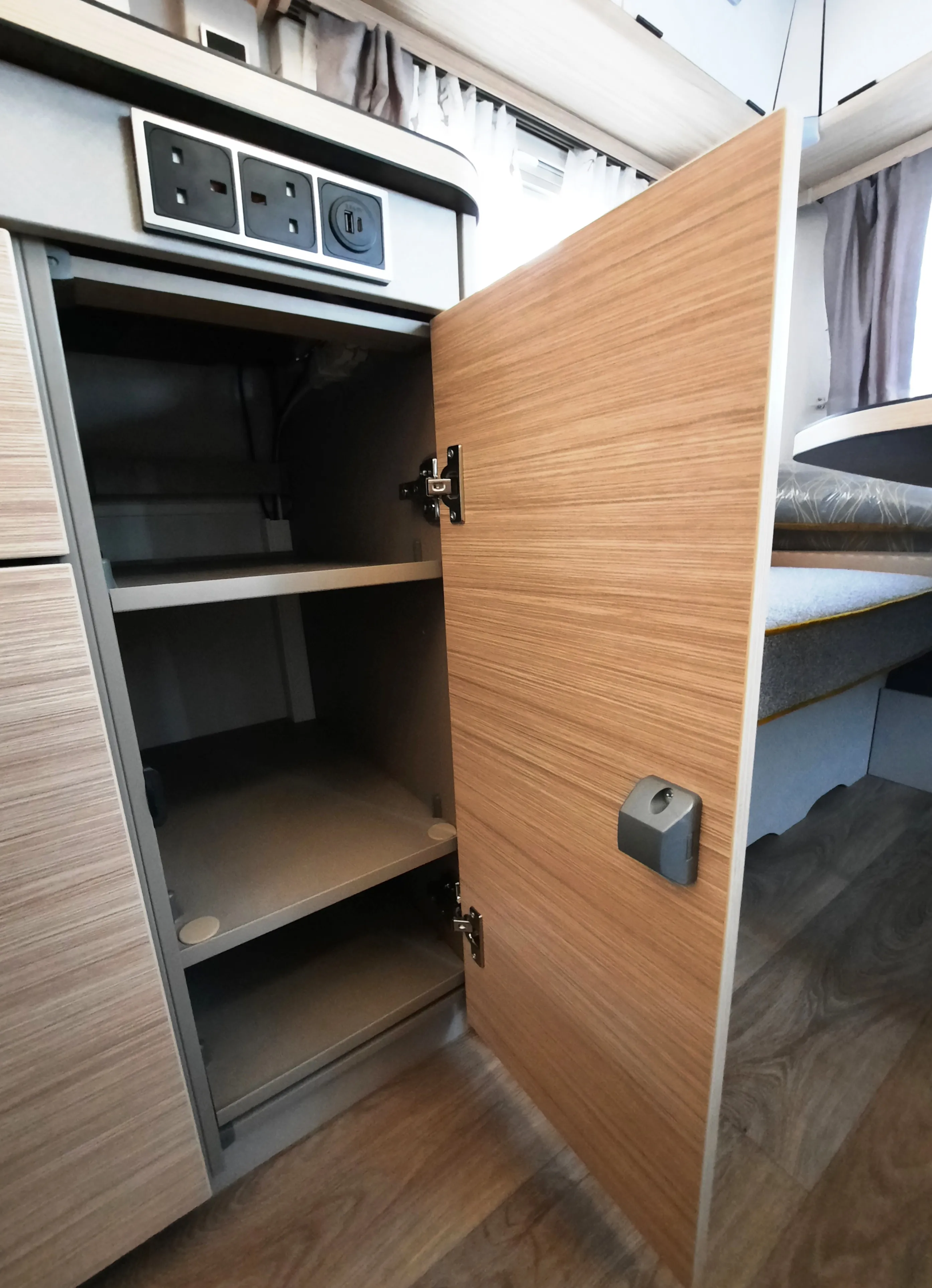 Schrank 1.40743797.jpg