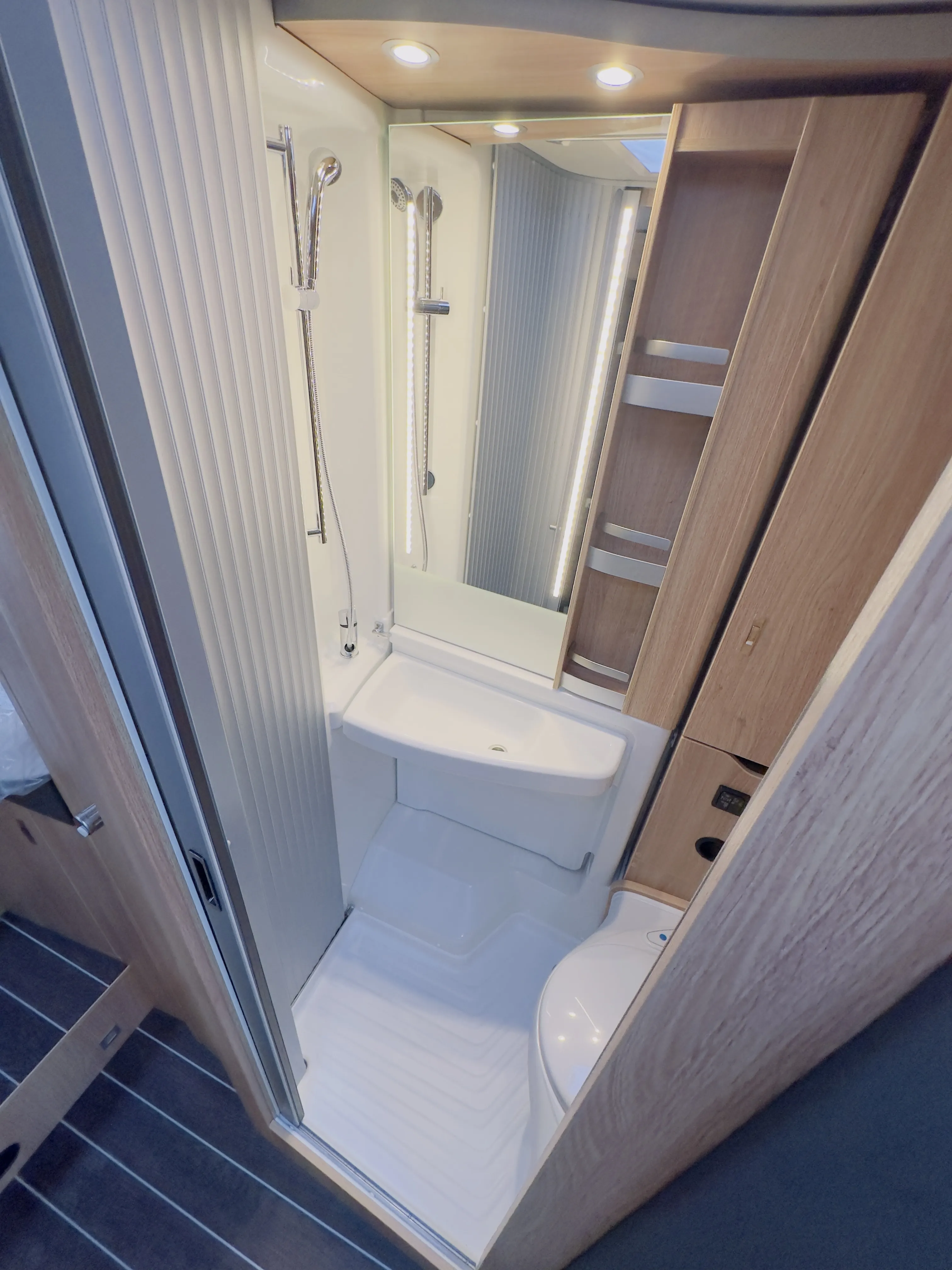 Knaus sky Ti 650 MEG 4981 (24).JPG