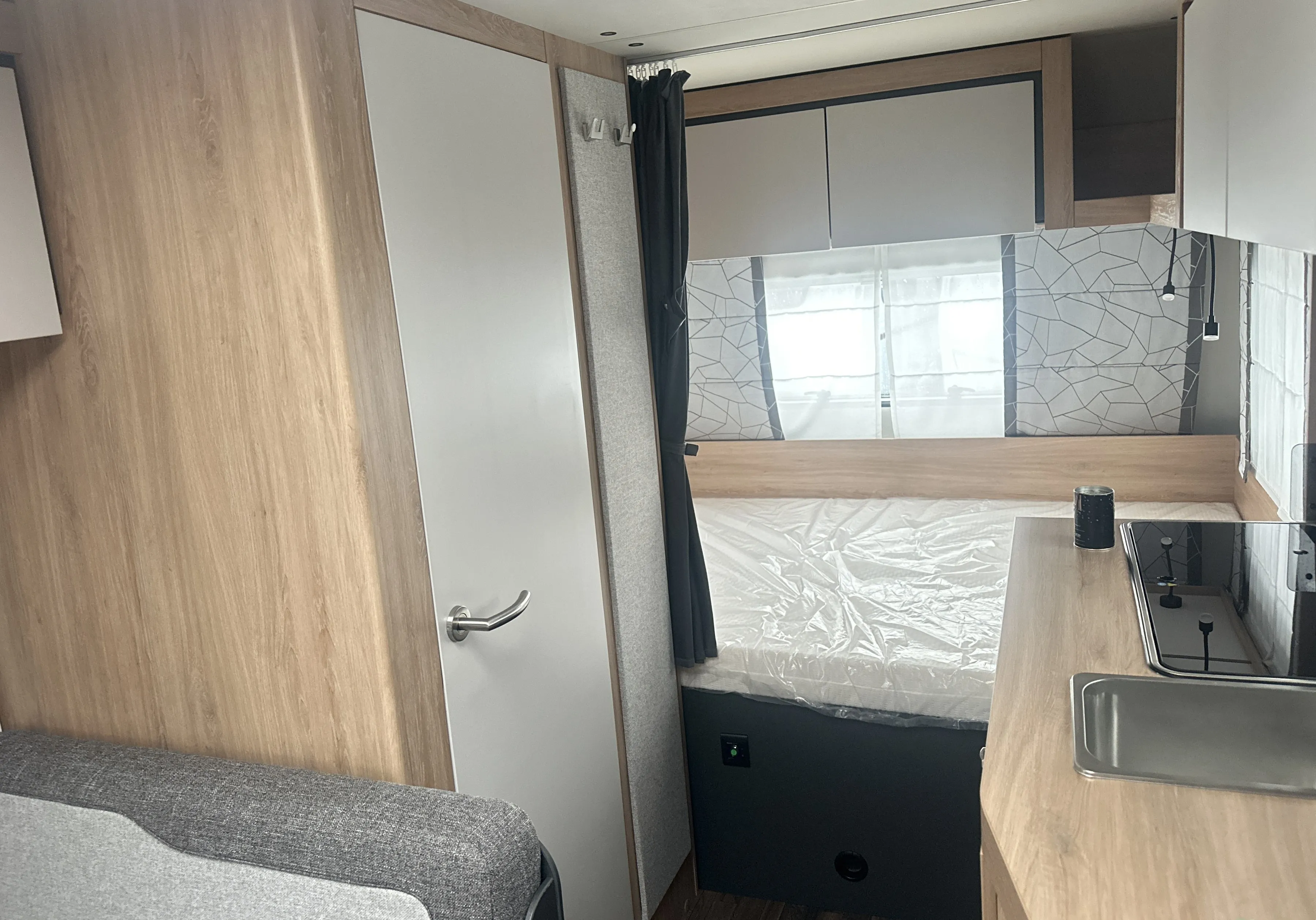 Knaus sport 420 QD 4970 (3).JPG