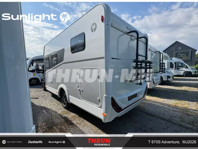 3_TAdventureFord670S_hinten-links.jpg