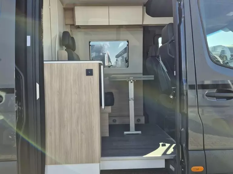 6615571.jpg